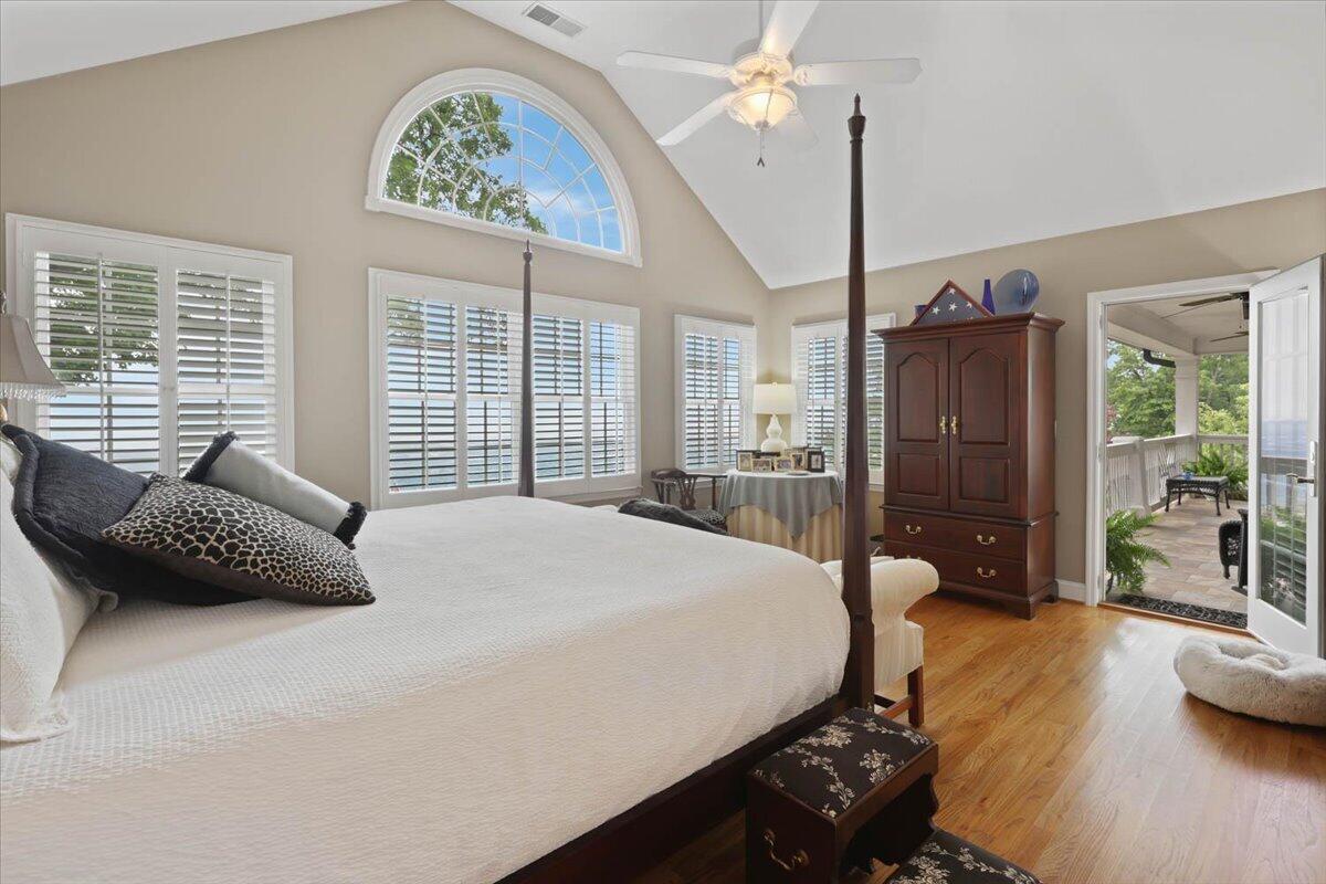 121 N Palisades Drive