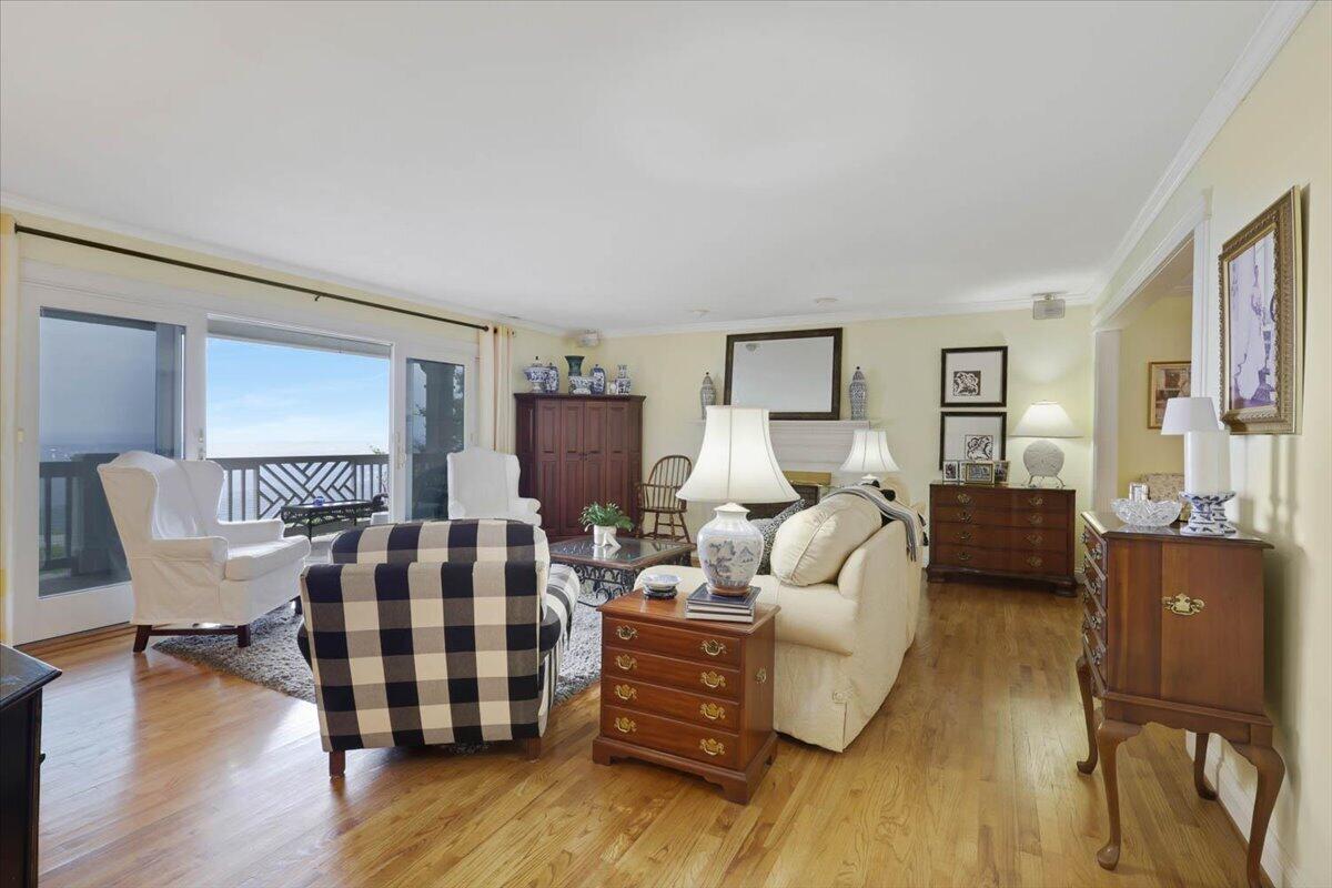 121 N Palisades Drive