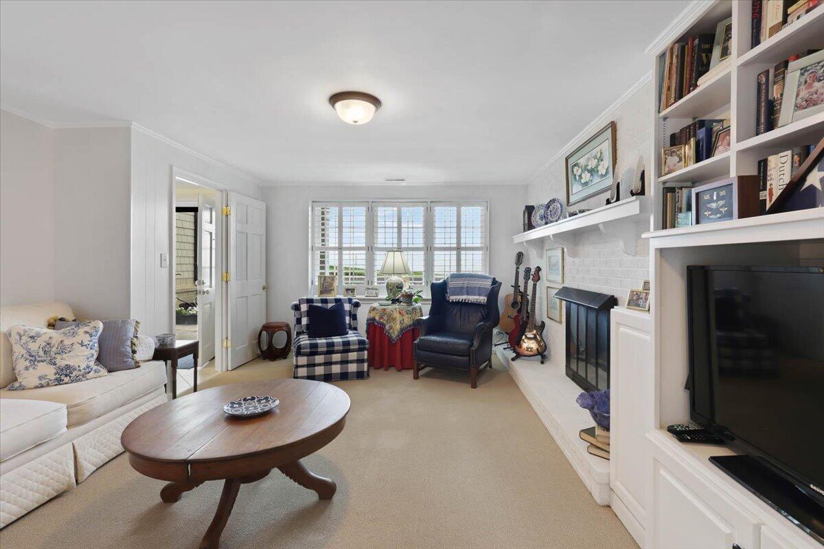 121 N Palisades Drive
