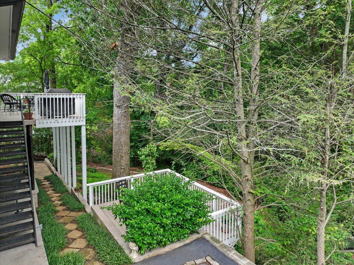 121 N Palisades Drive