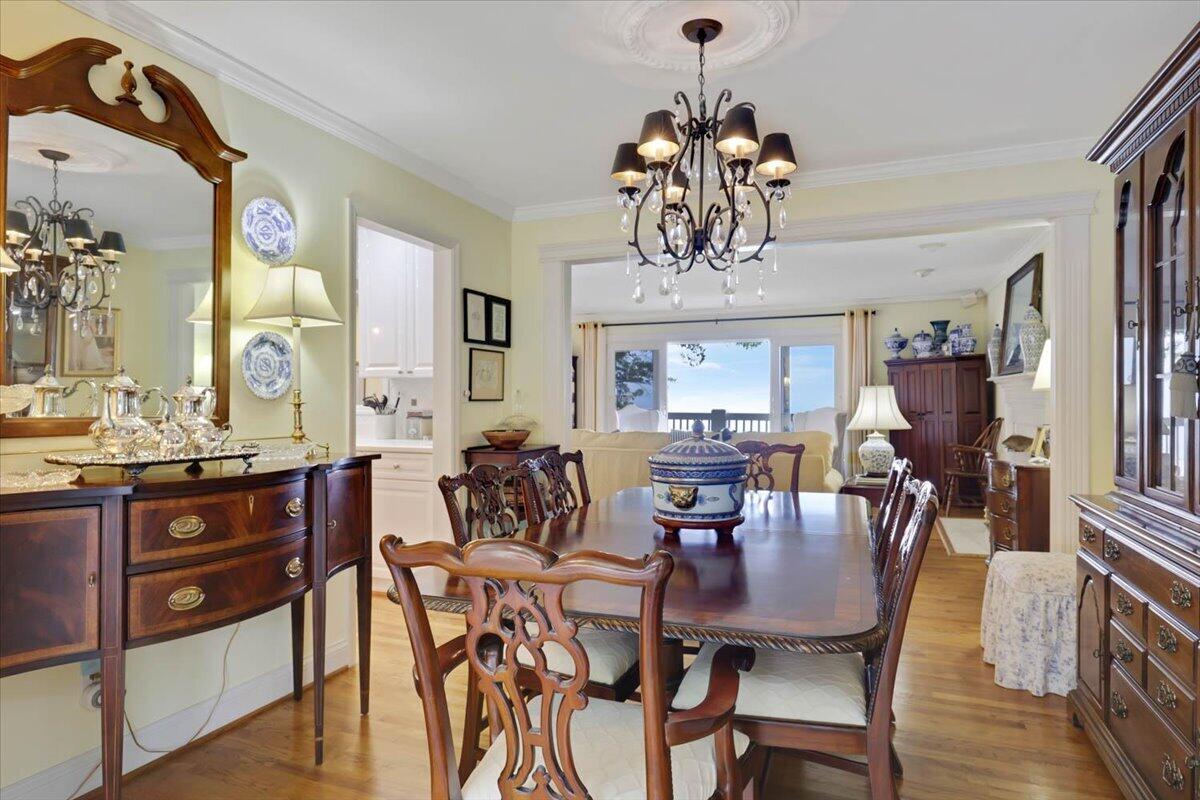 121 N Palisades Drive