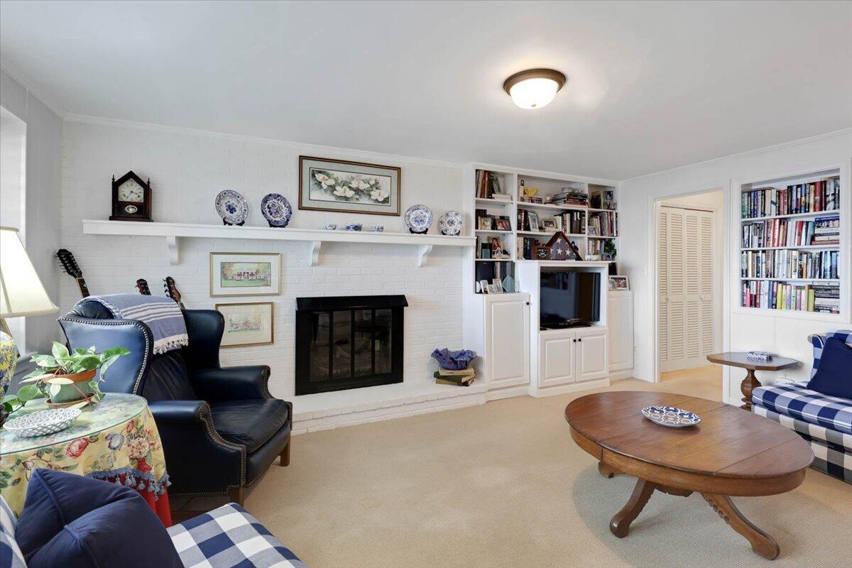 121 N Palisades Drive