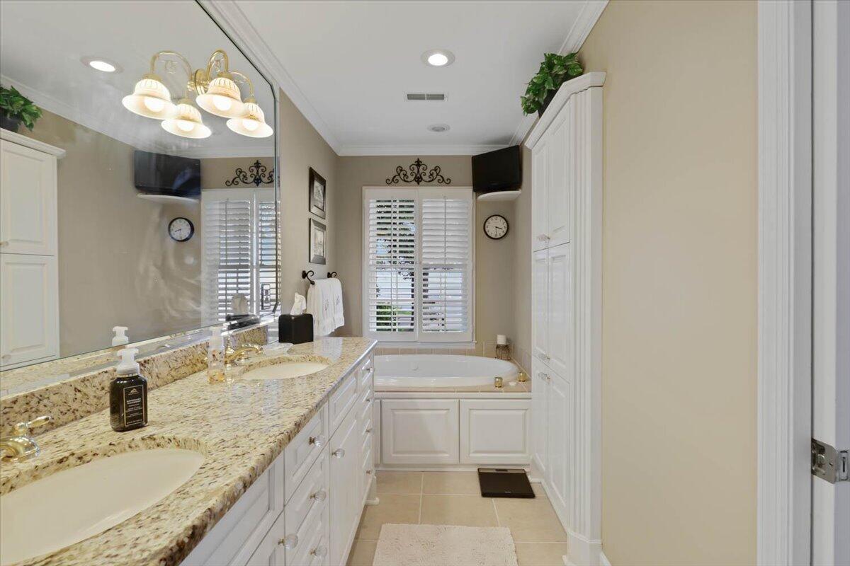 121 N Palisades Drive