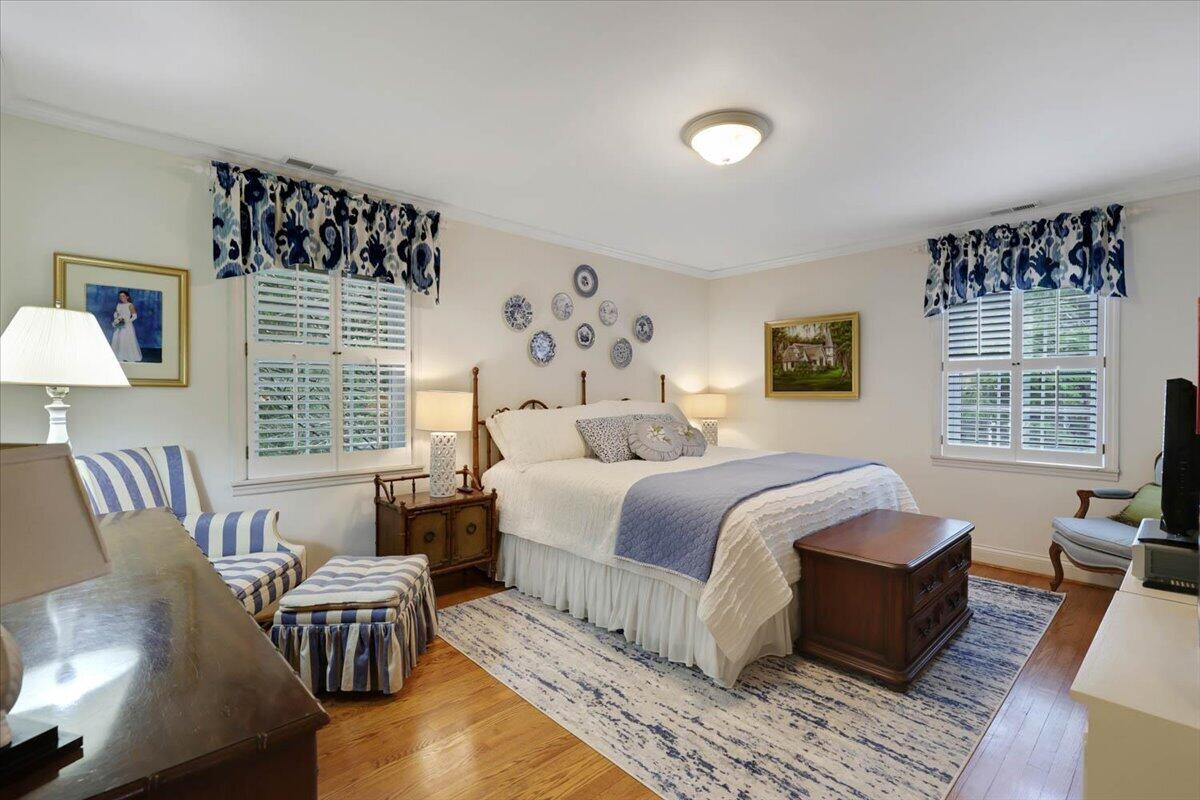 121 N Palisades Drive