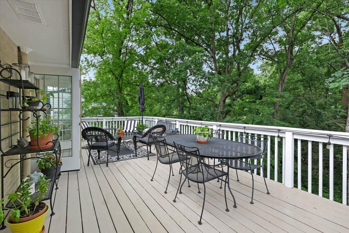 121 N Palisades Drive