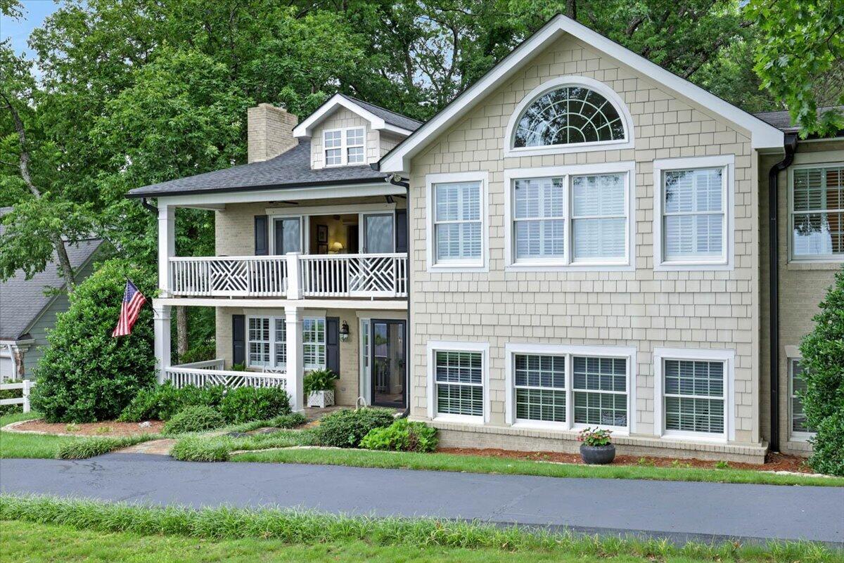 121 N Palisades Drive
