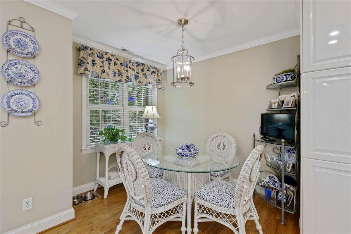 121 N Palisades Drive