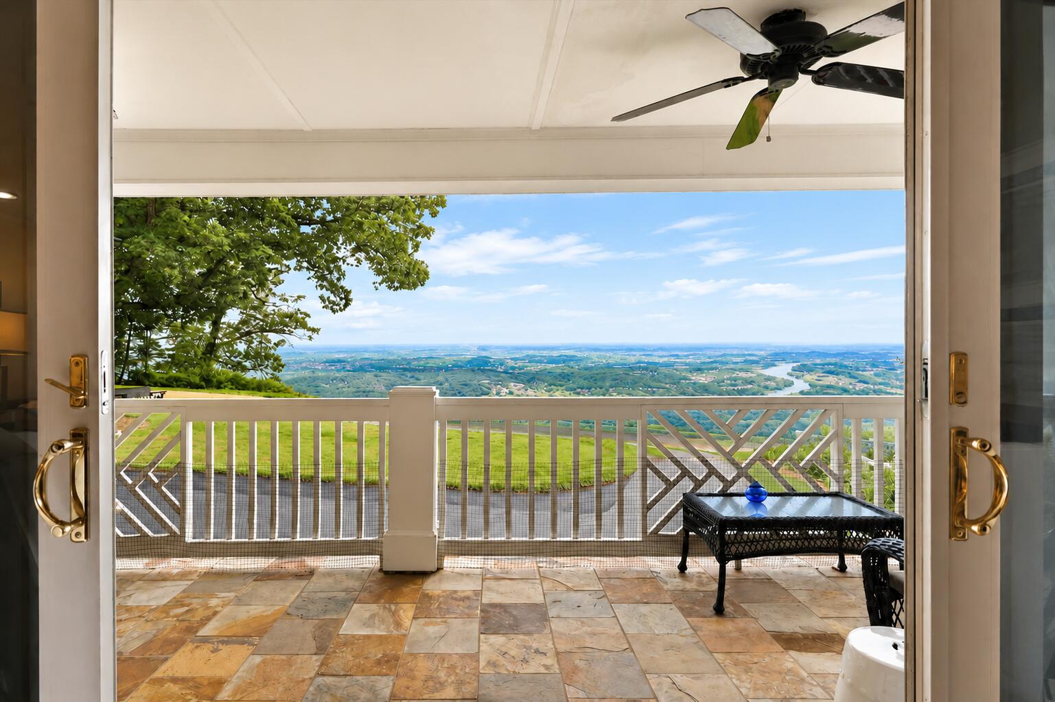 121 N Palisades Drive