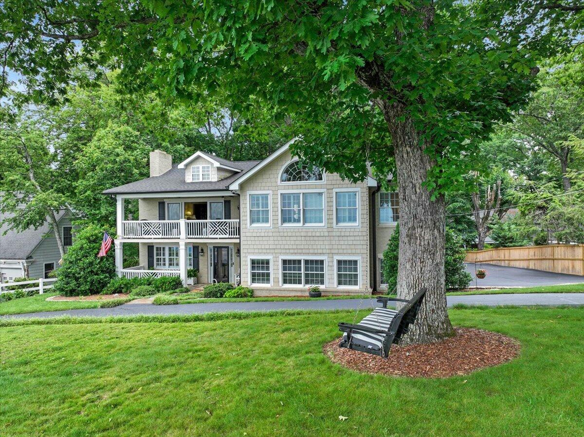 121 N Palisades Drive