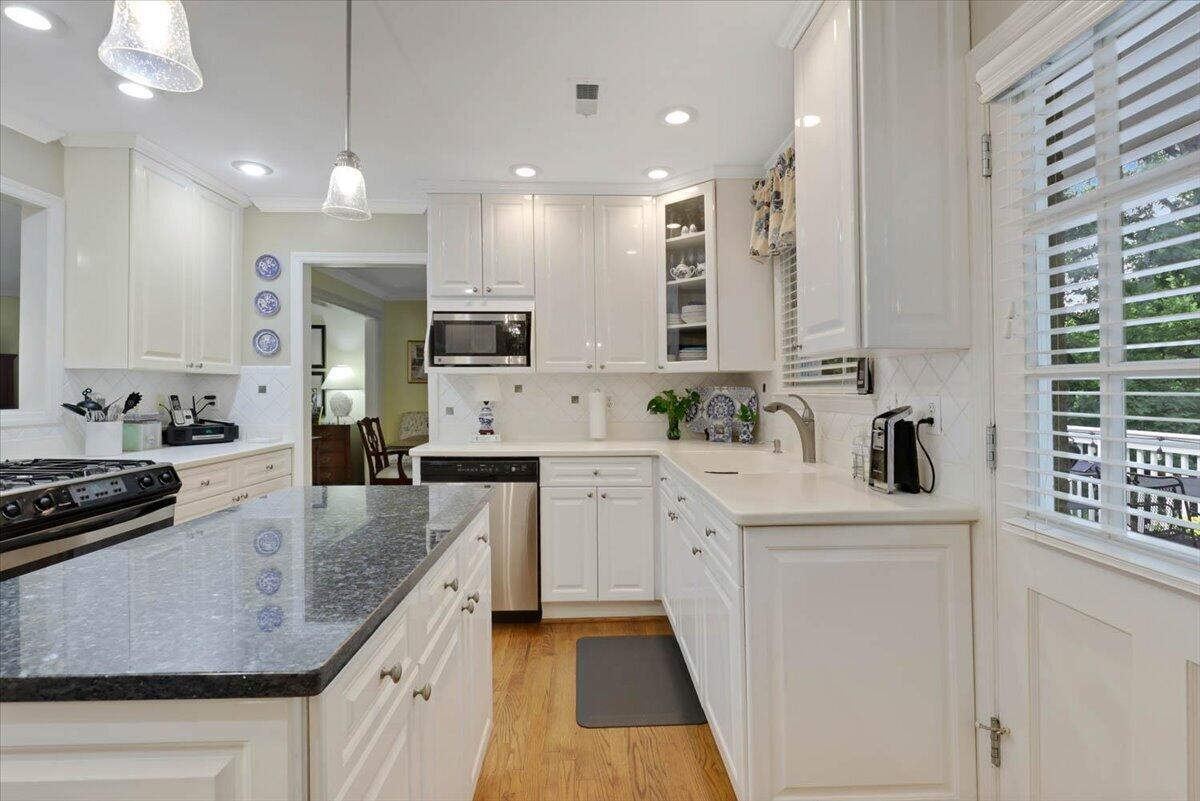 121 N Palisades Drive