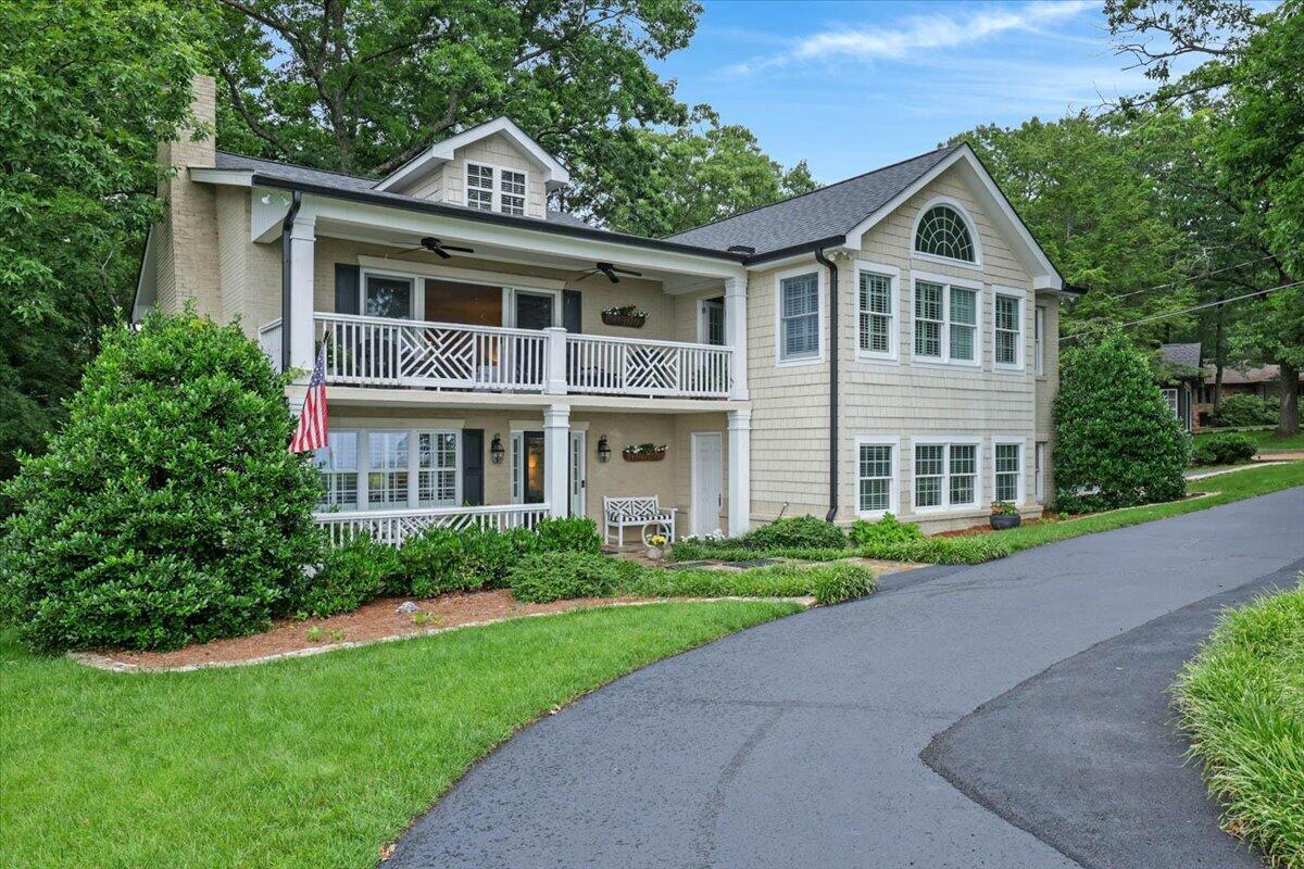 121 N Palisades Drive