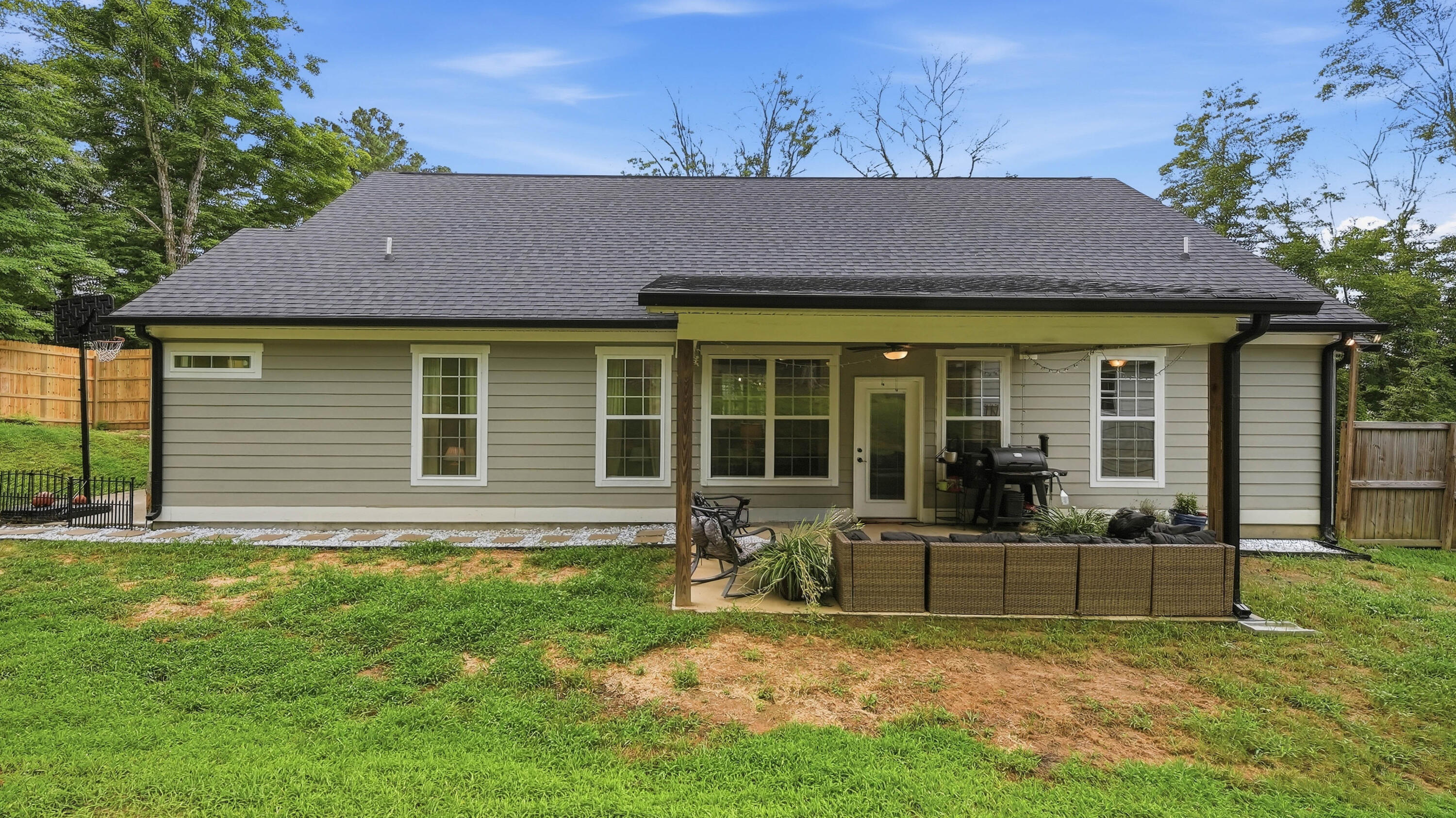 1909 Old Lafayette Road