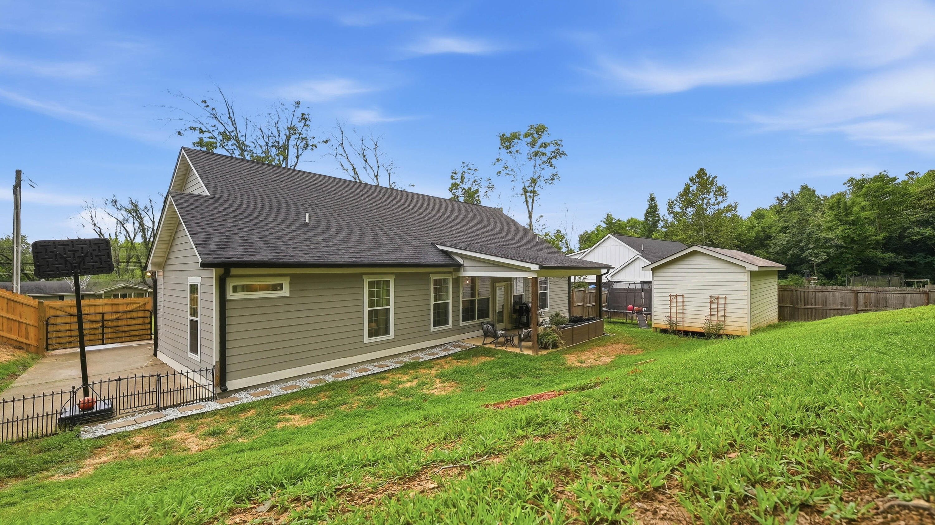 1909 Old Lafayette Road