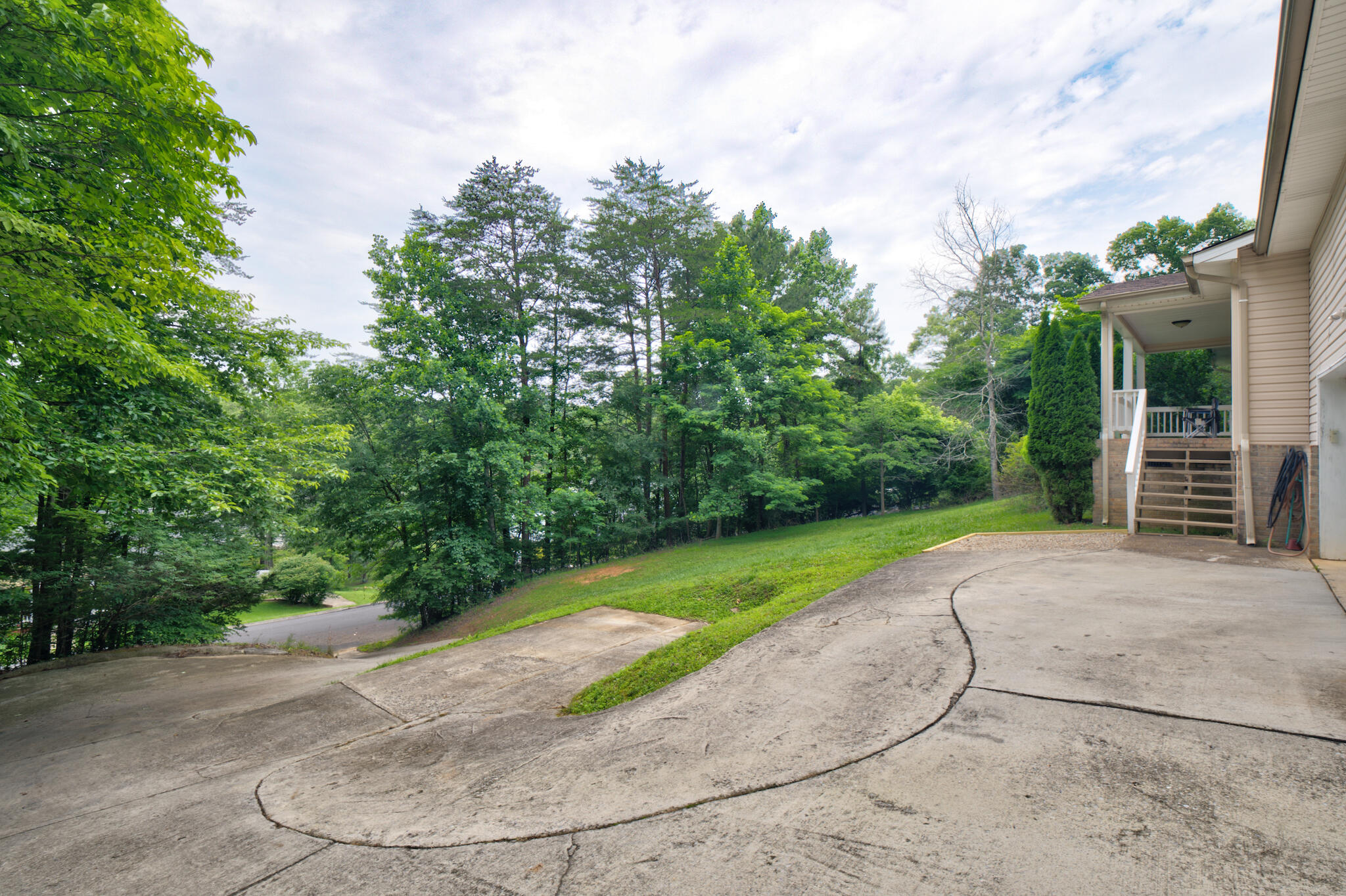 10718 Lonnie Lane