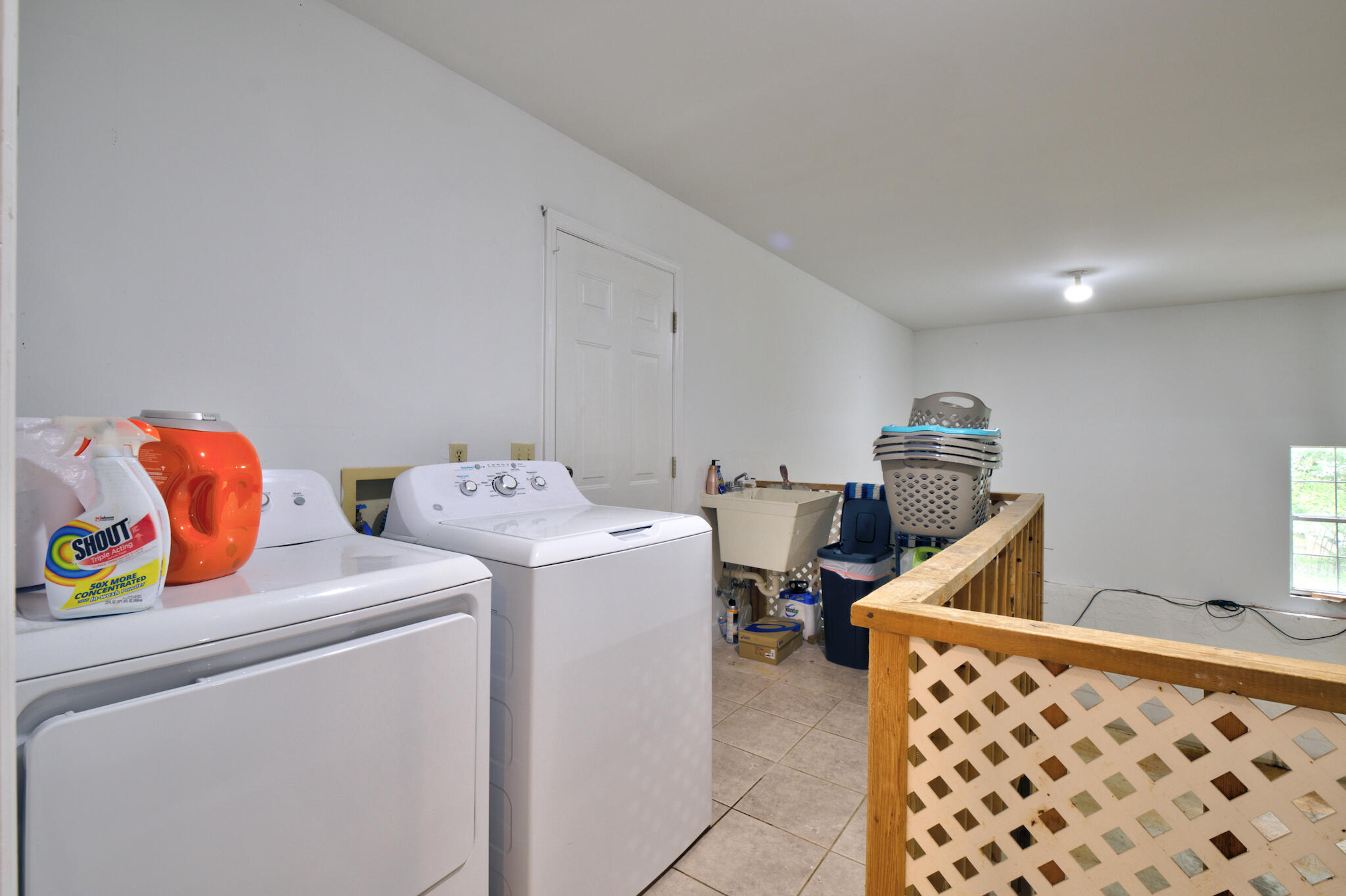 10718 Lonnie Lane