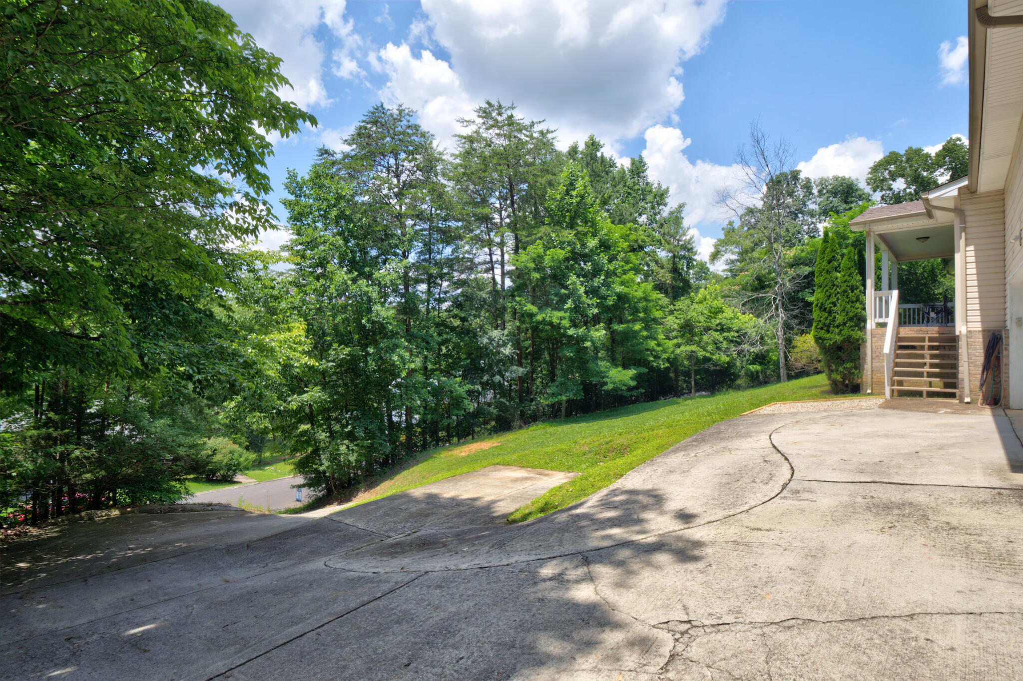 10718 Lonnie Lane