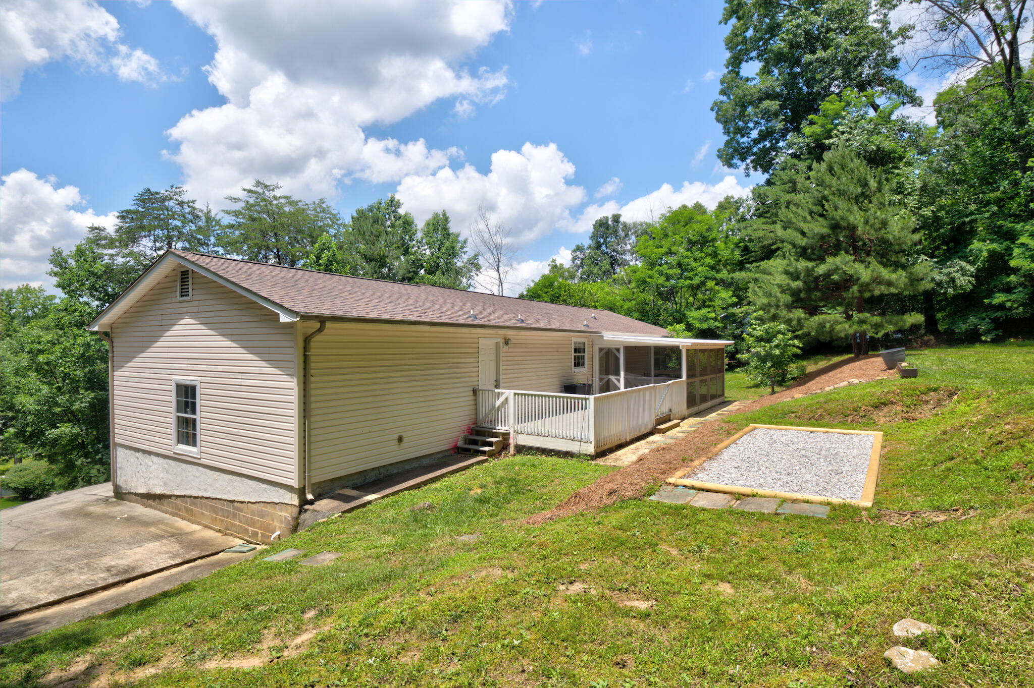 10718 Lonnie Lane