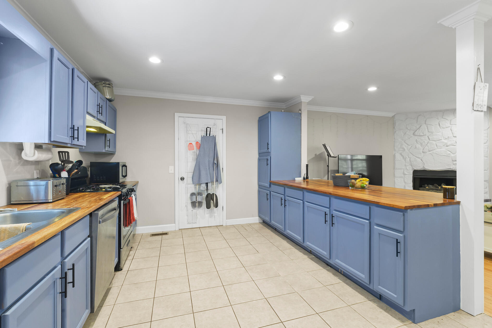 10718 Lonnie Lane