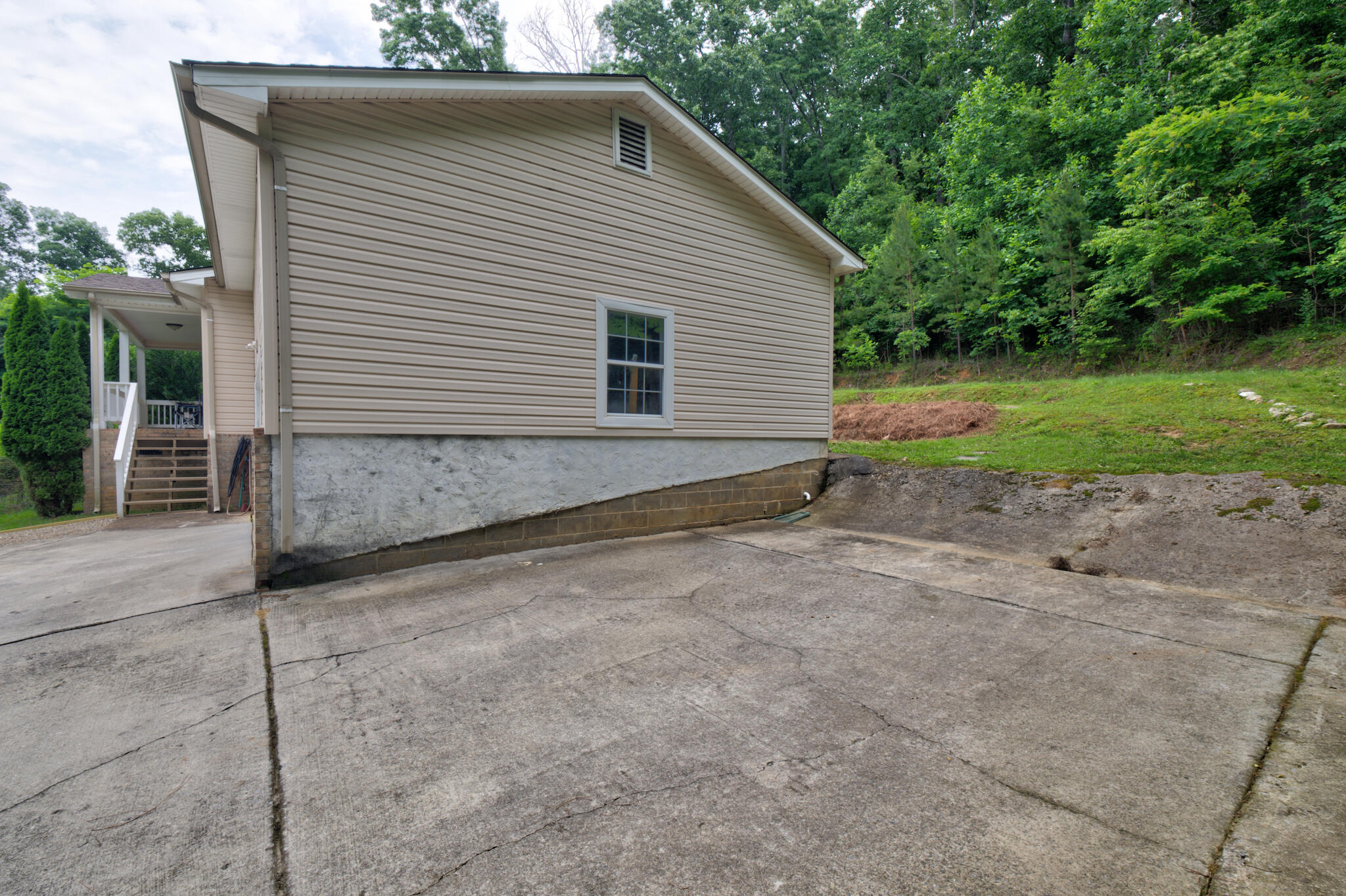 10718 Lonnie Lane