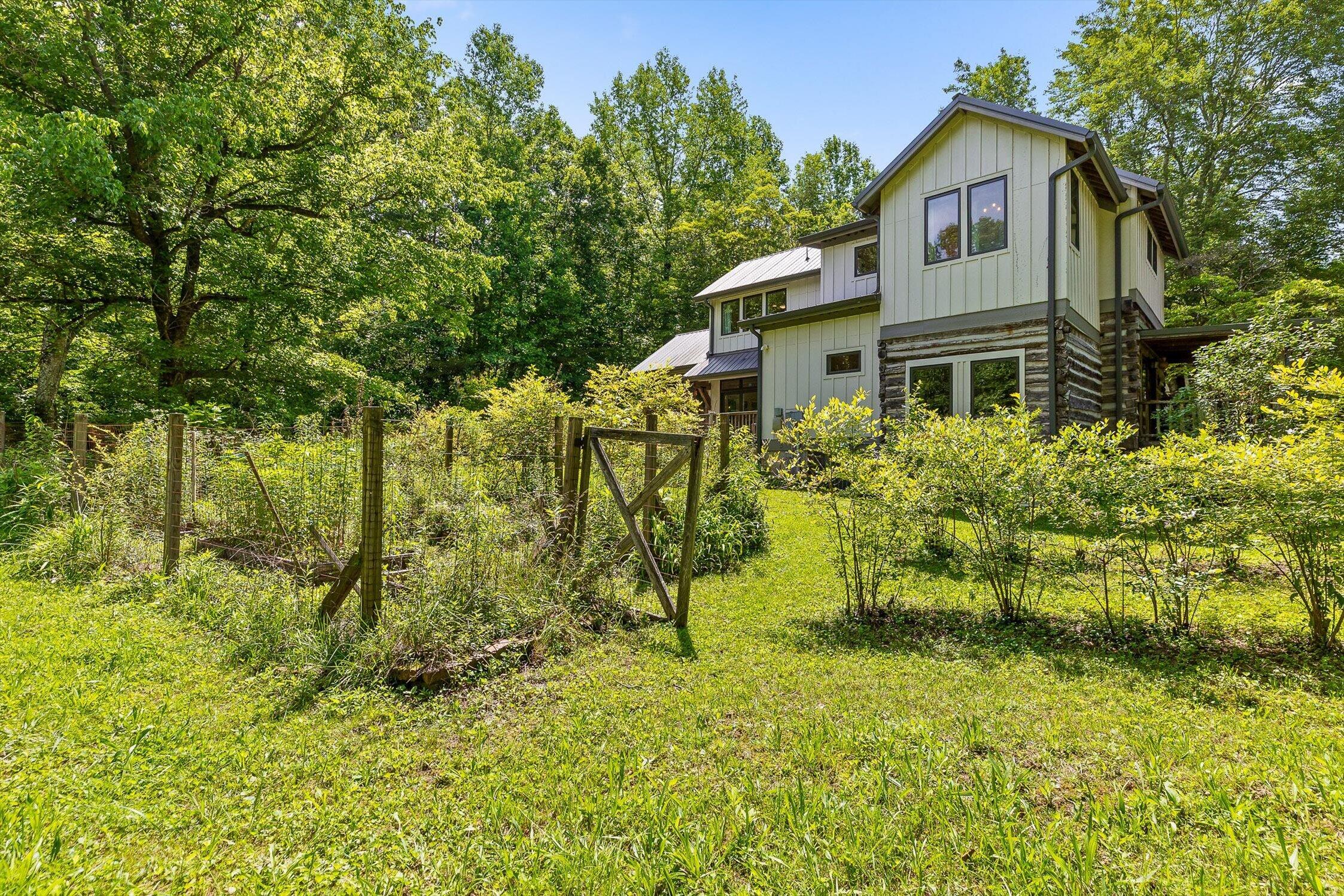 4272 Peppers Lane