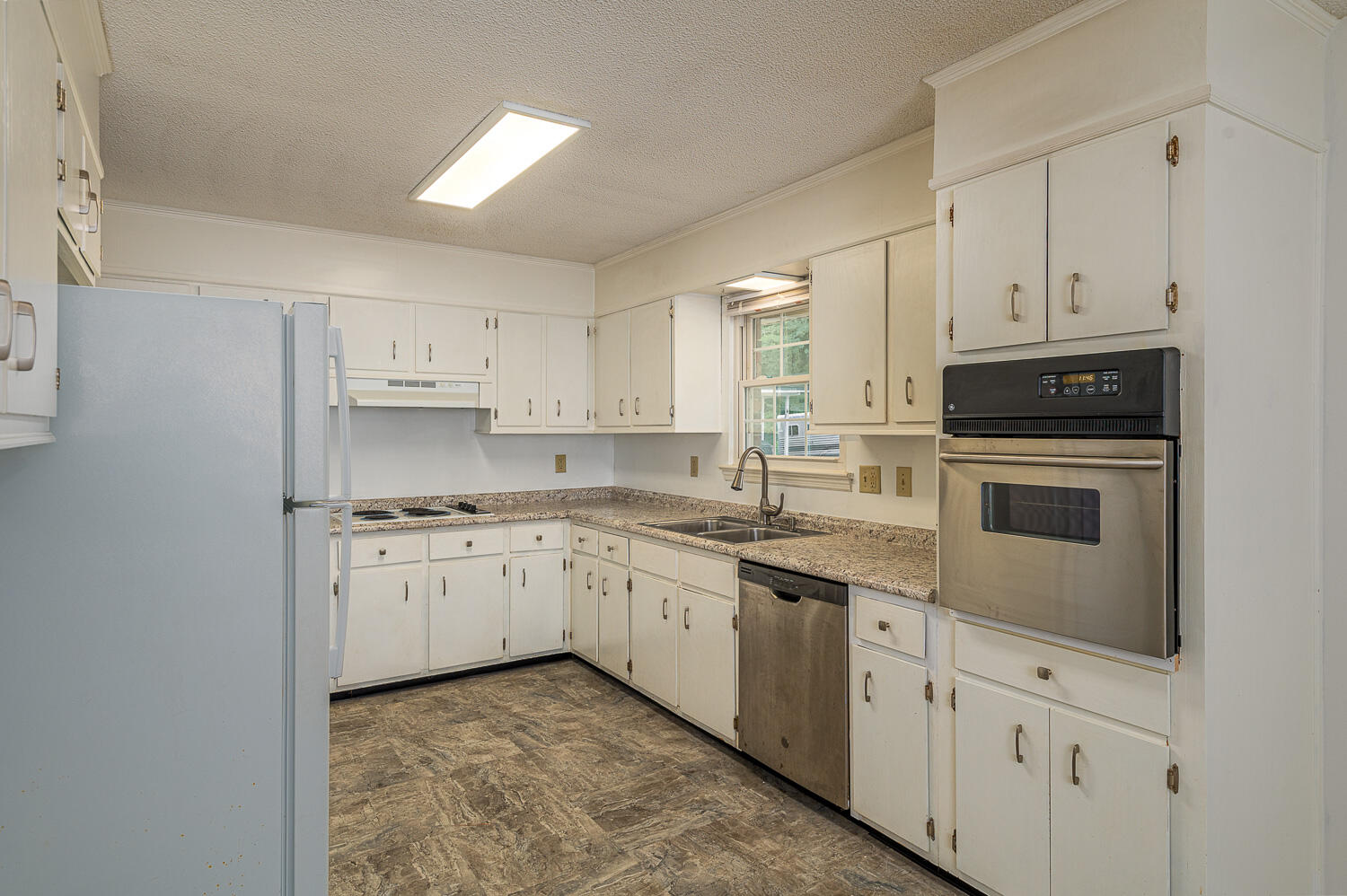 9422 Fuller Road