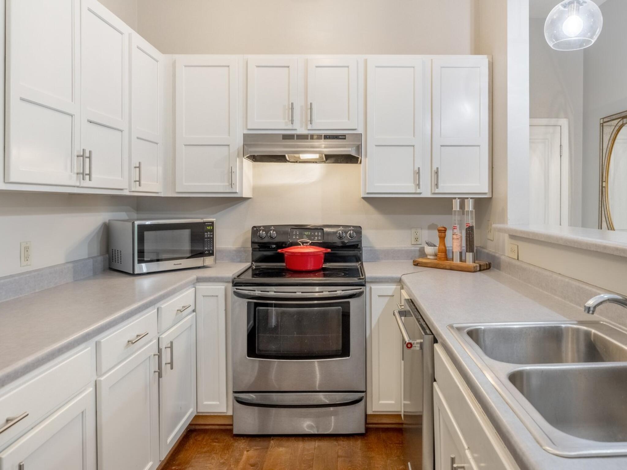 1609 Long Street, 103