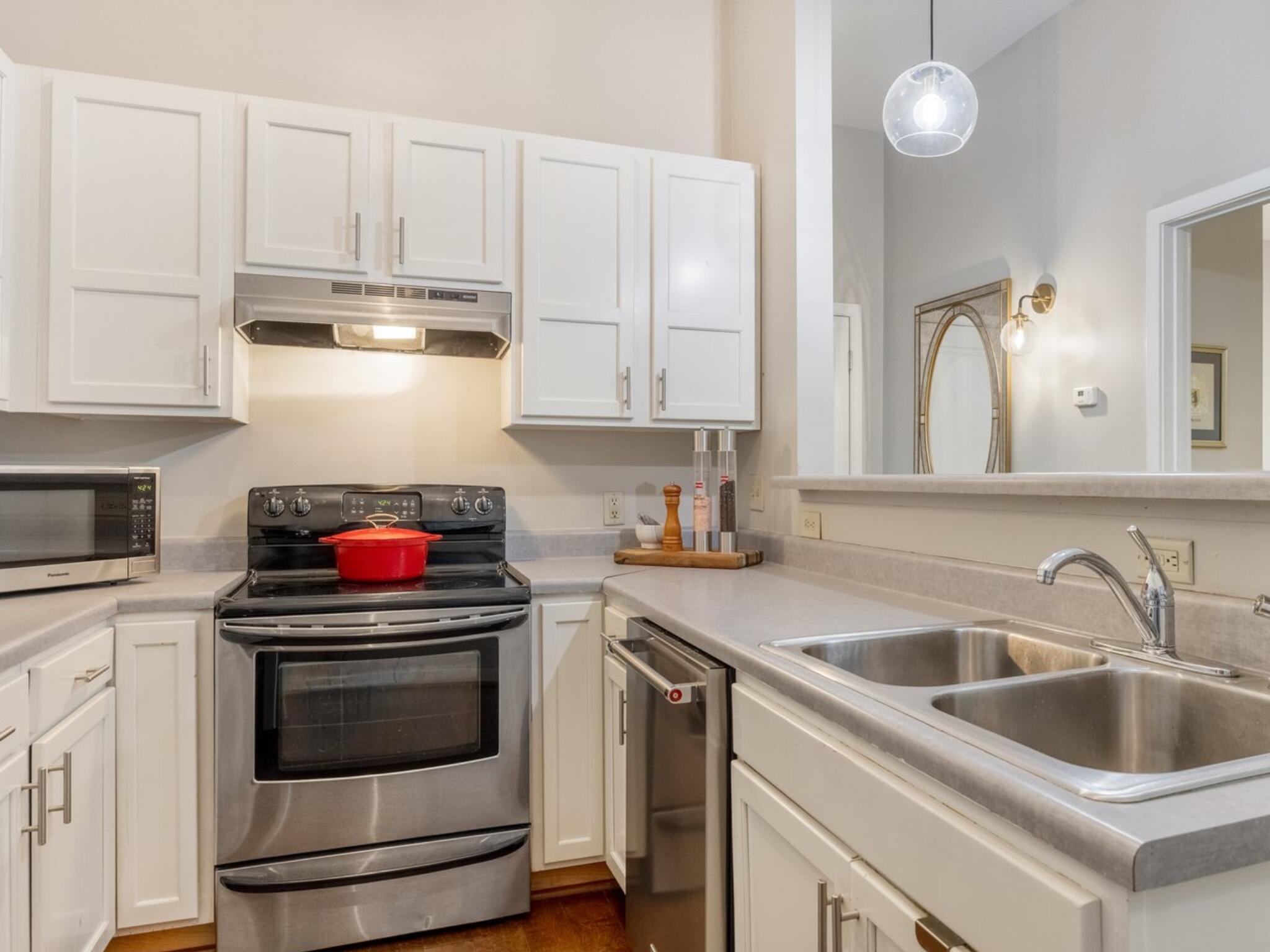 1609 Long Street, 103