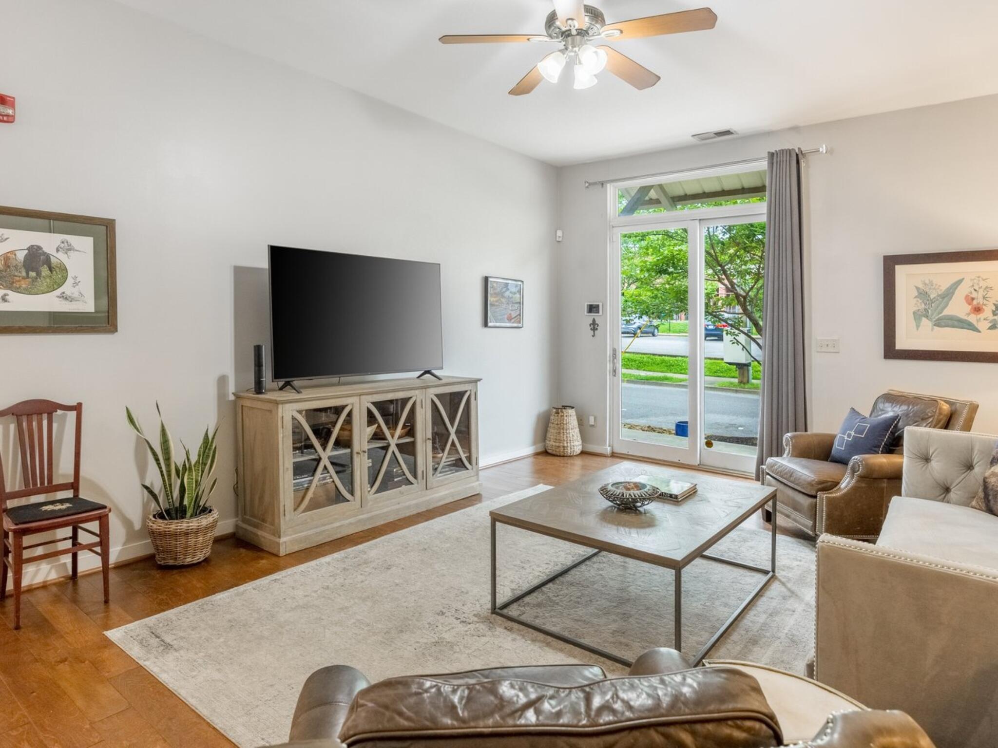 1609 Long Street, 103