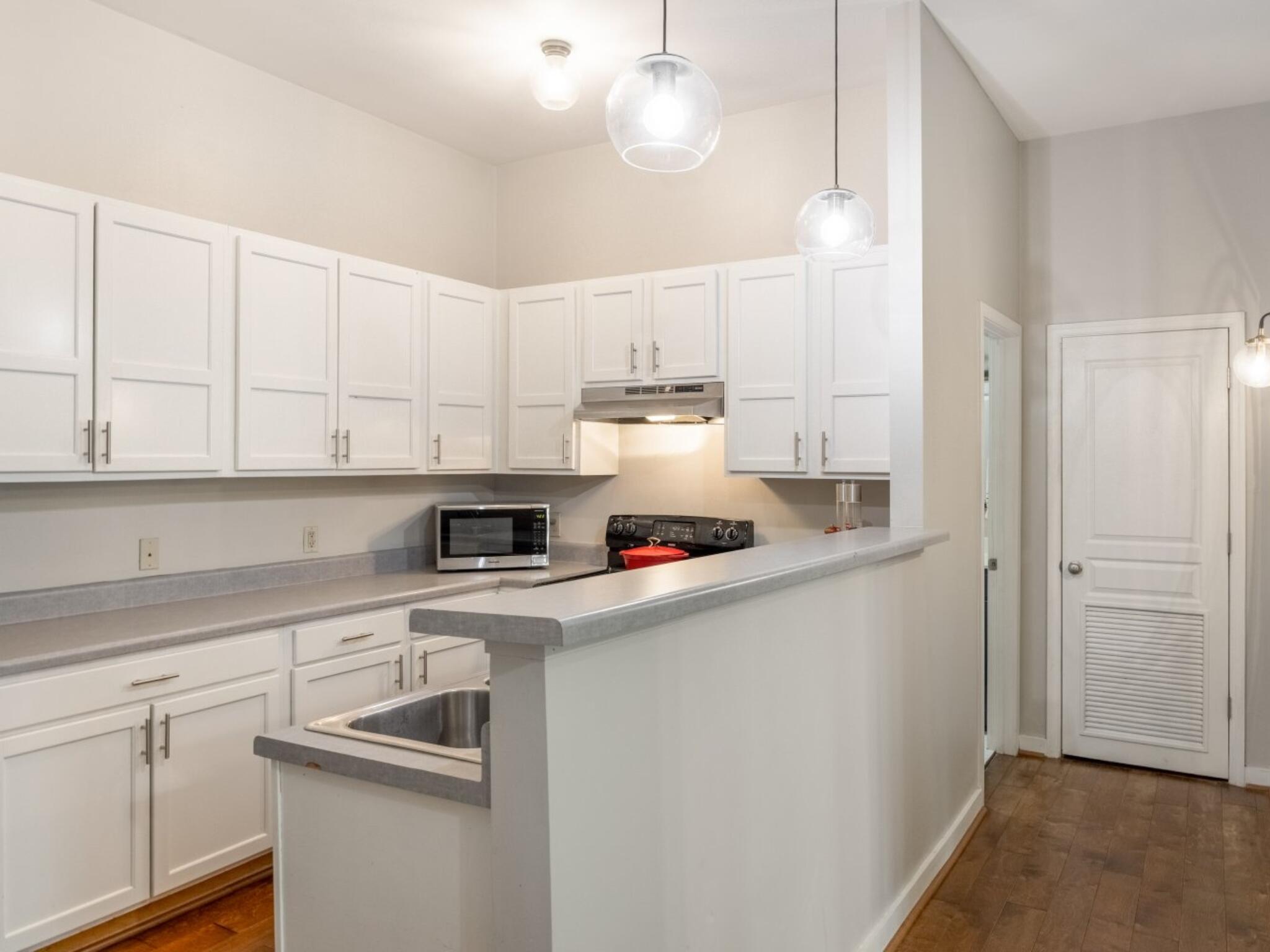 1609 Long Street, 103