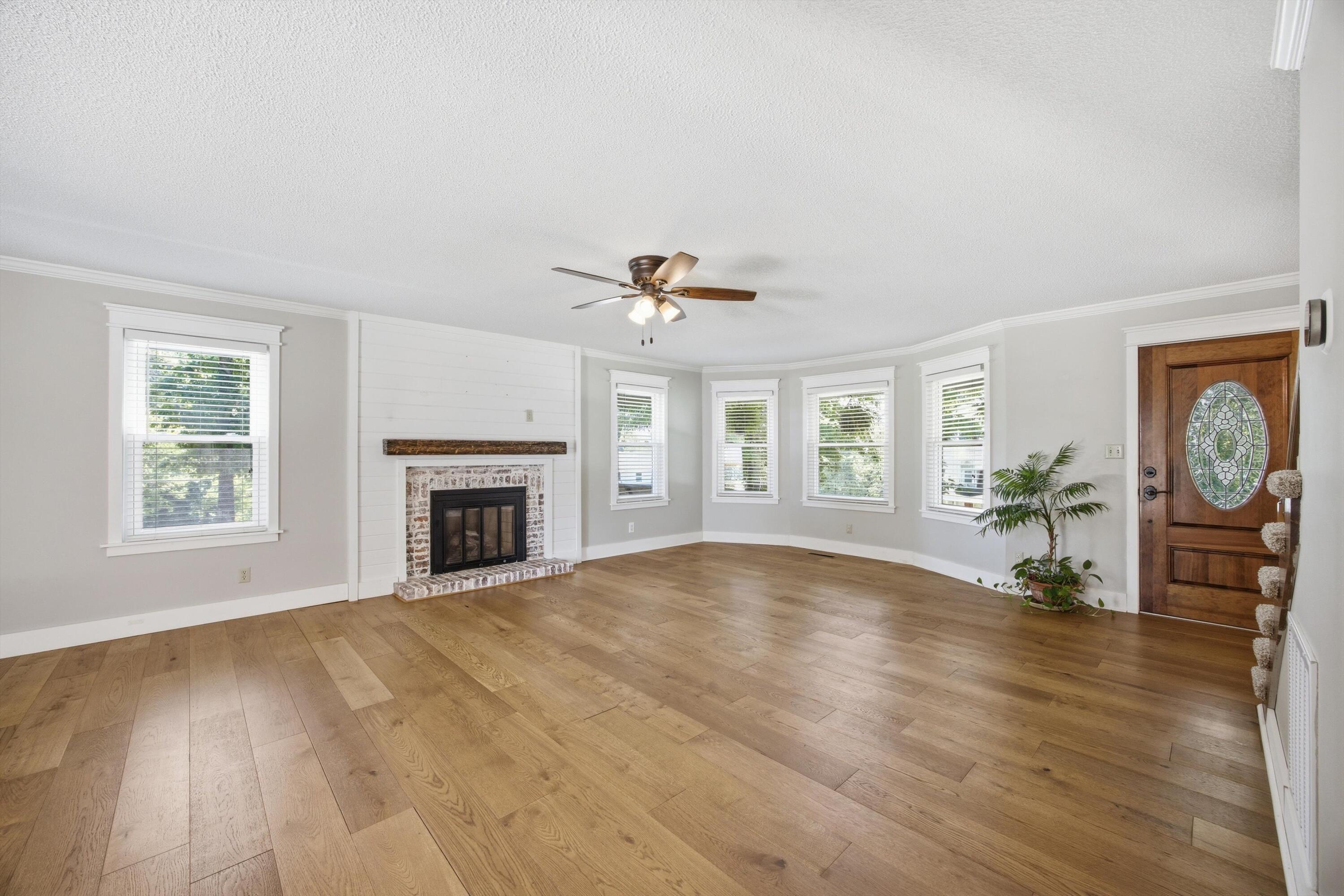 5308 Woody Trail
