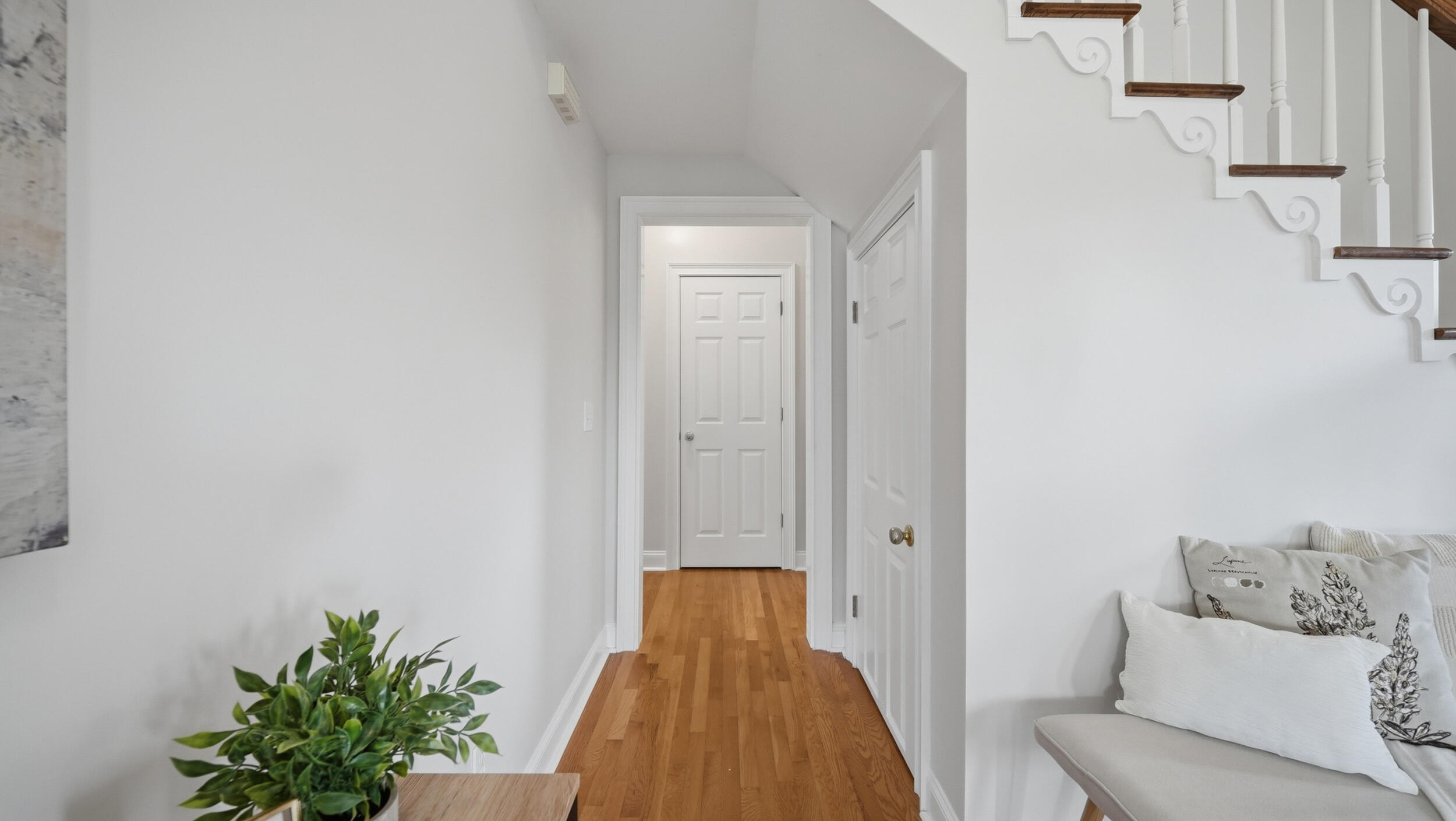 168 Windermere Lane NE