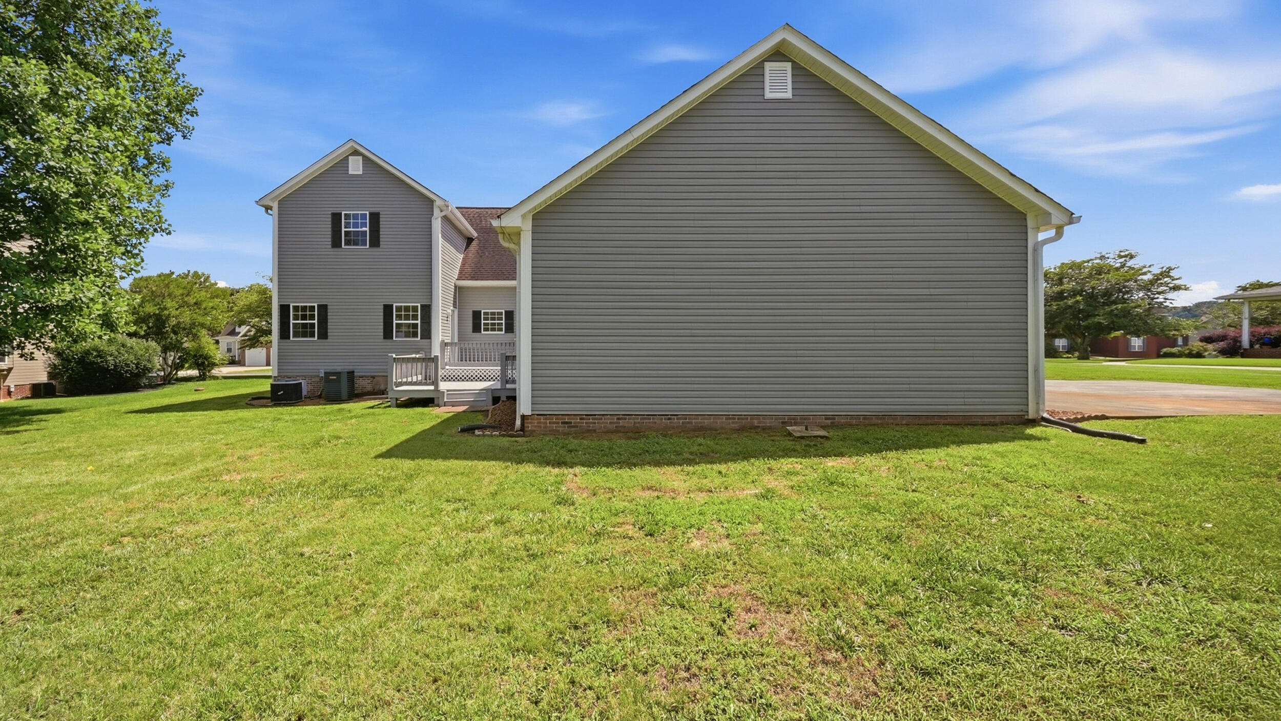 168 Windermere Lane NE
