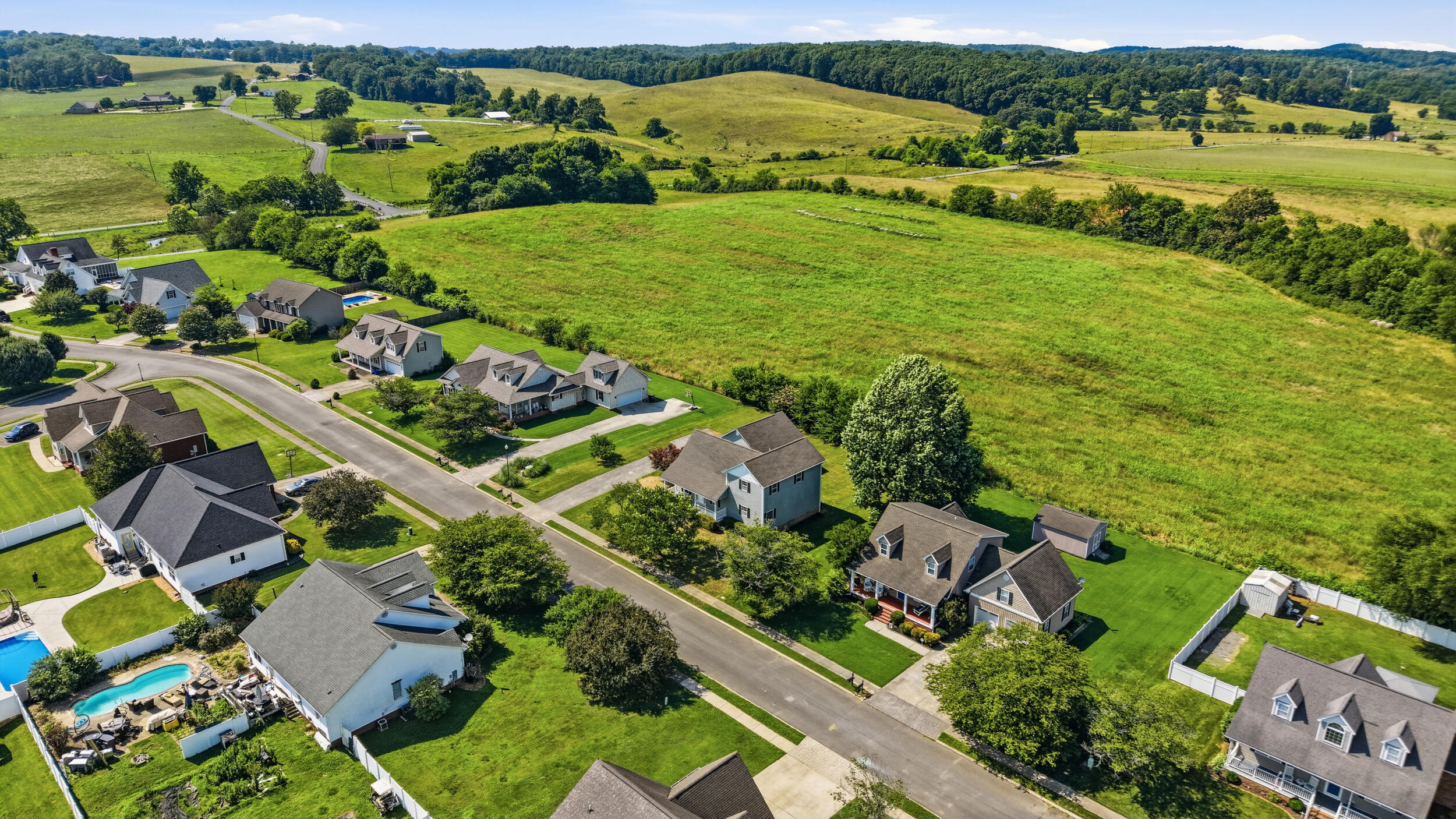 168 Windermere Lane NE