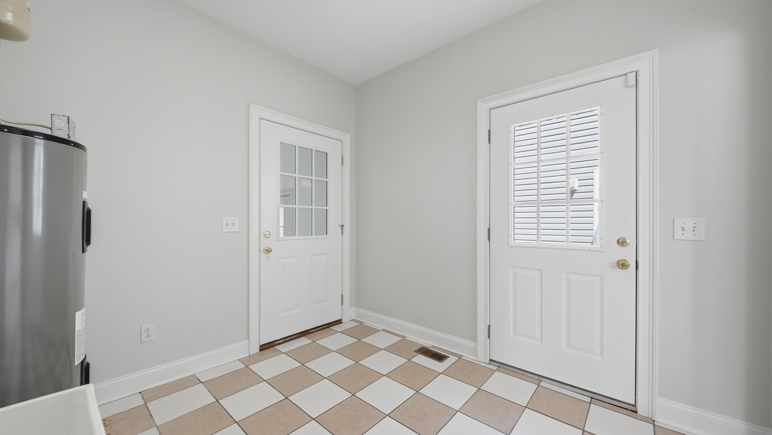 168 Windermere Lane NE