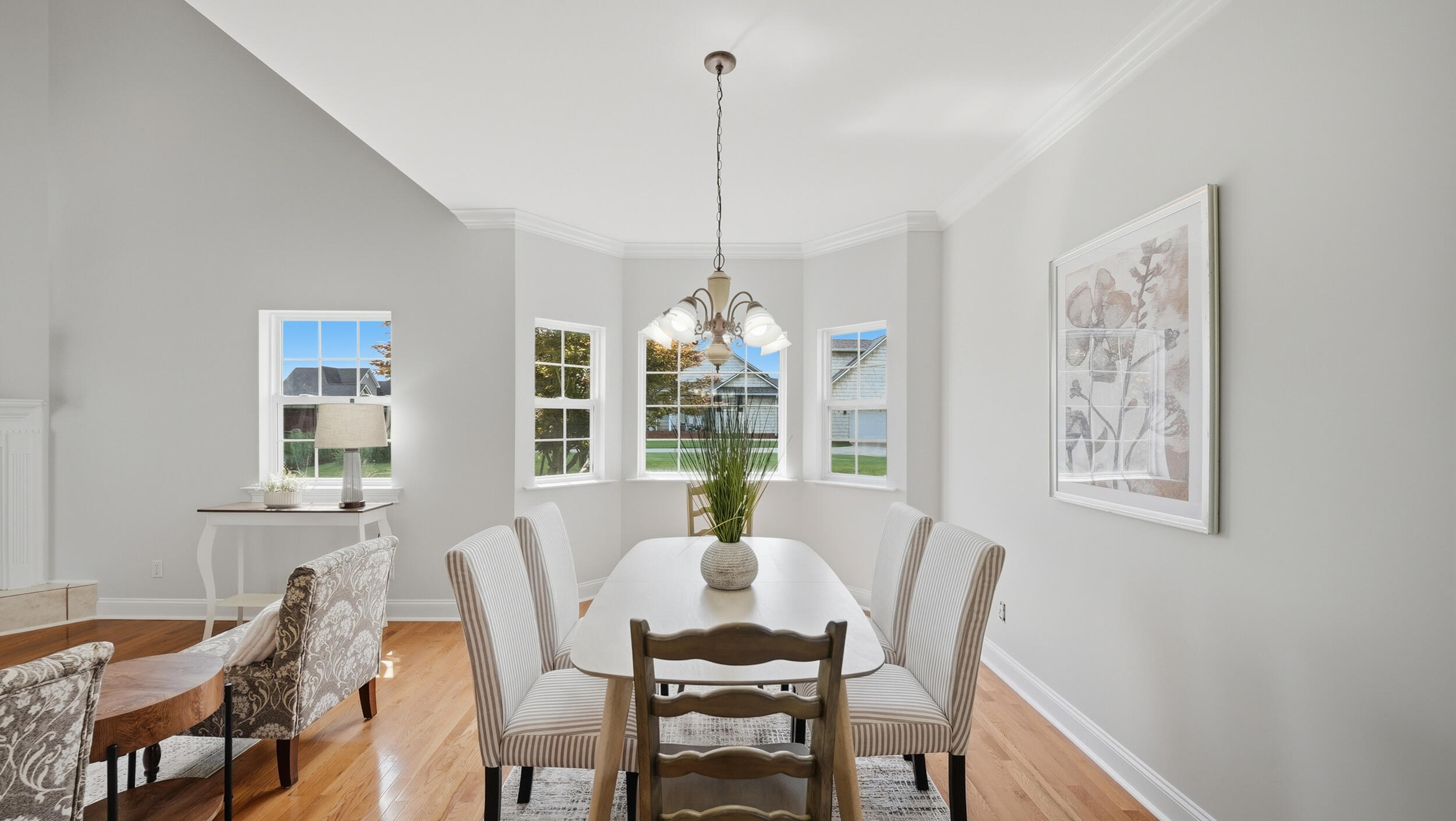 168 Windermere Lane NE