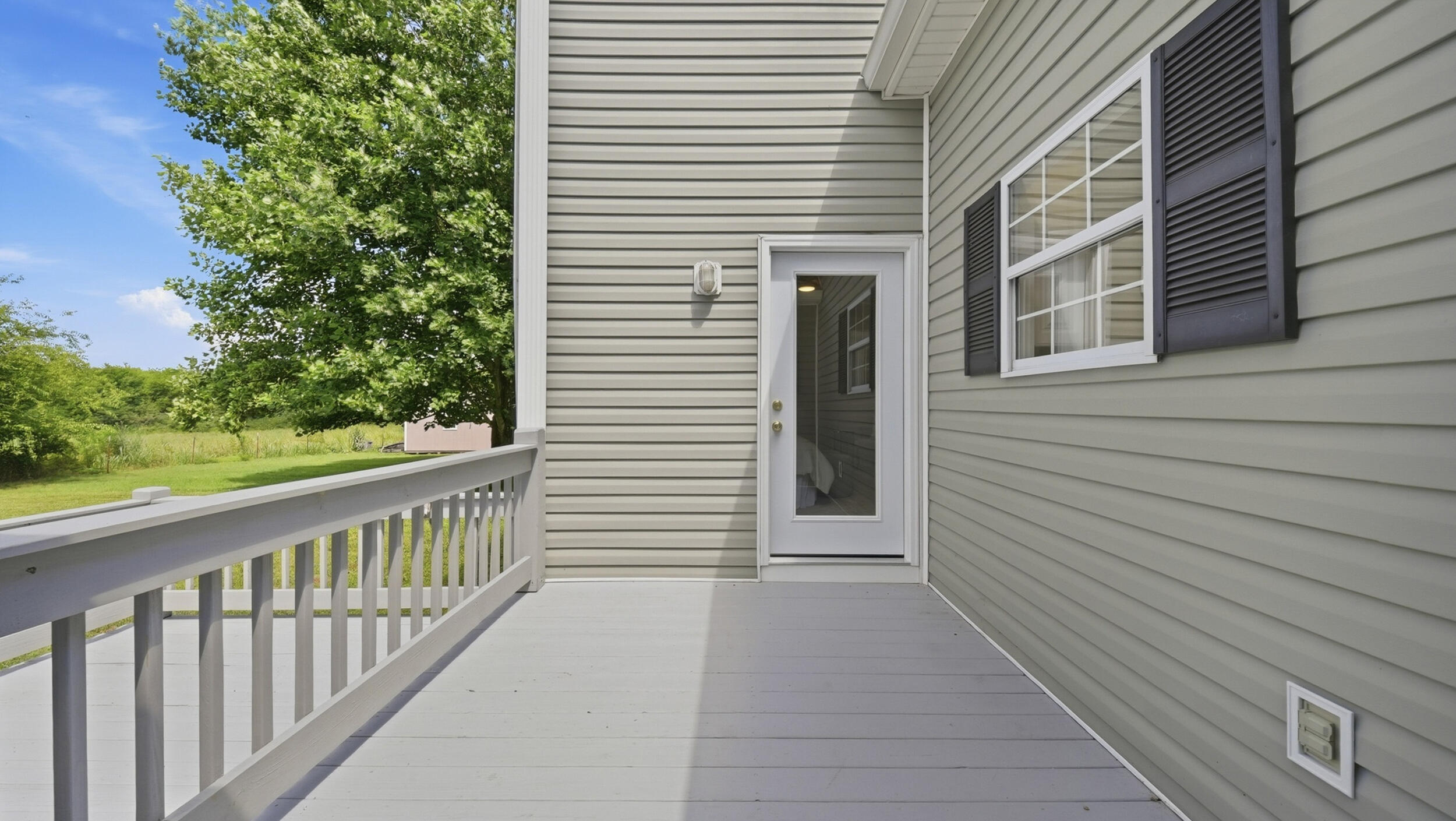168 Windermere Lane NE
