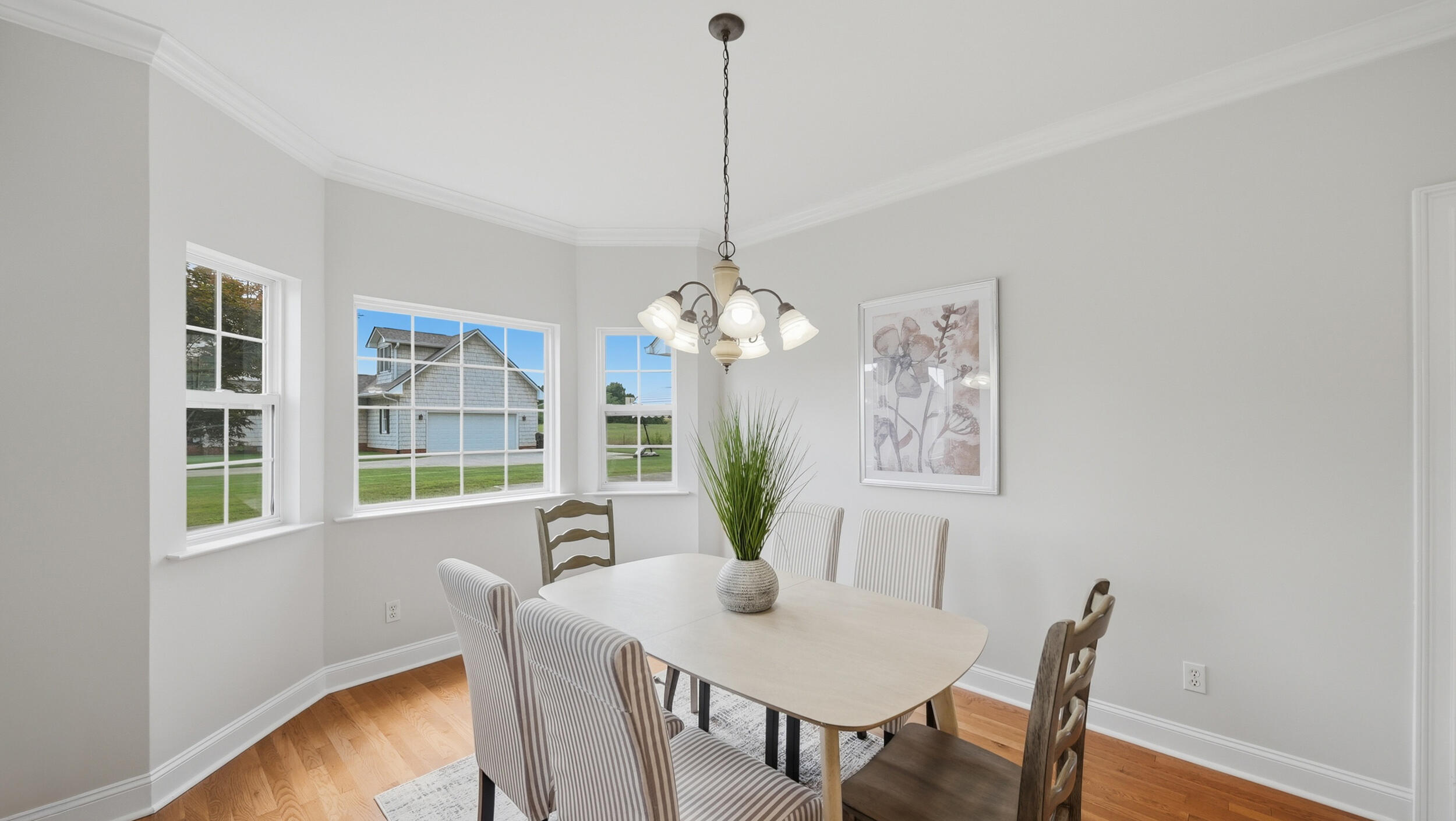168 Windermere Lane NE