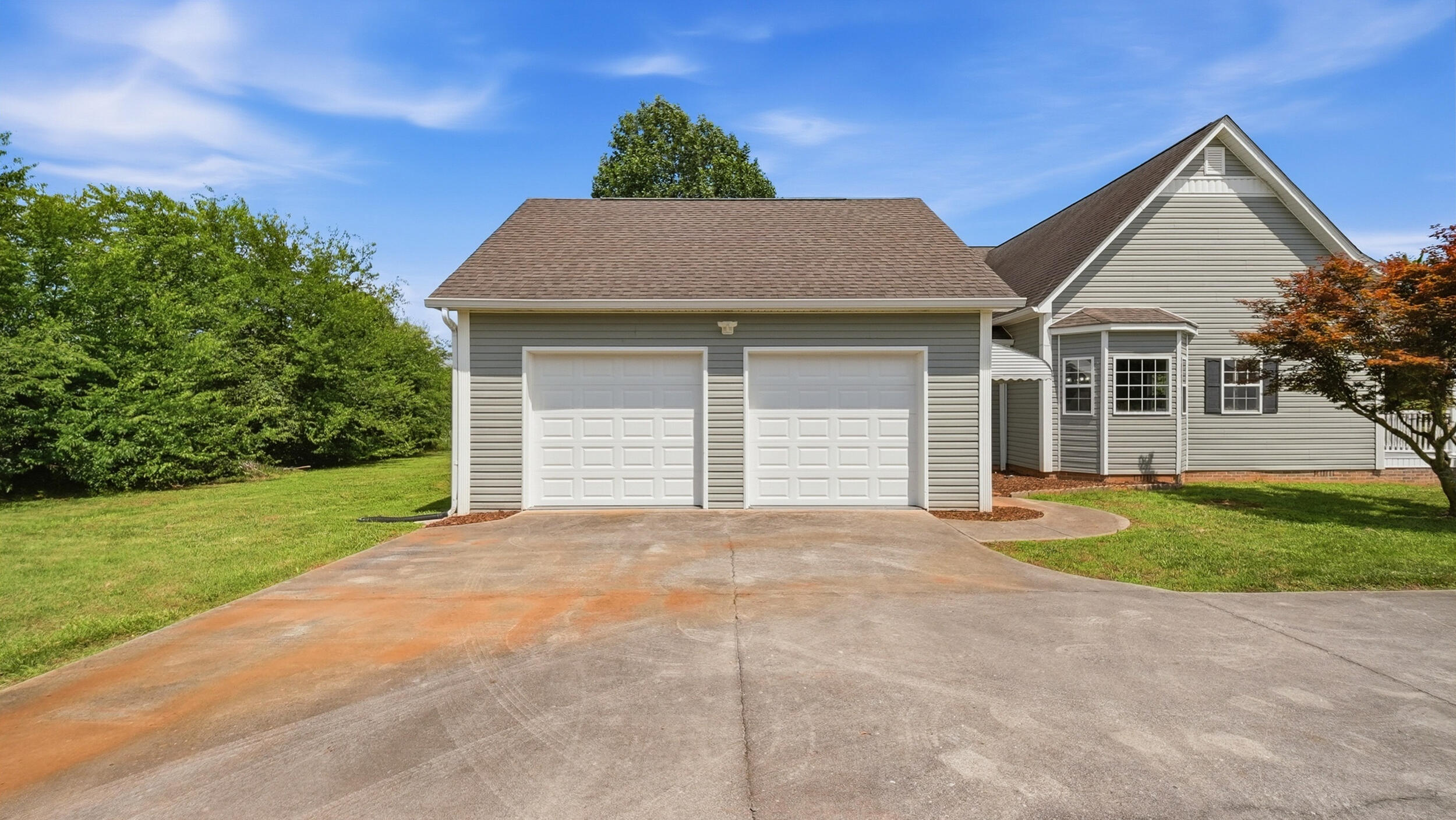 168 Windermere Lane NE