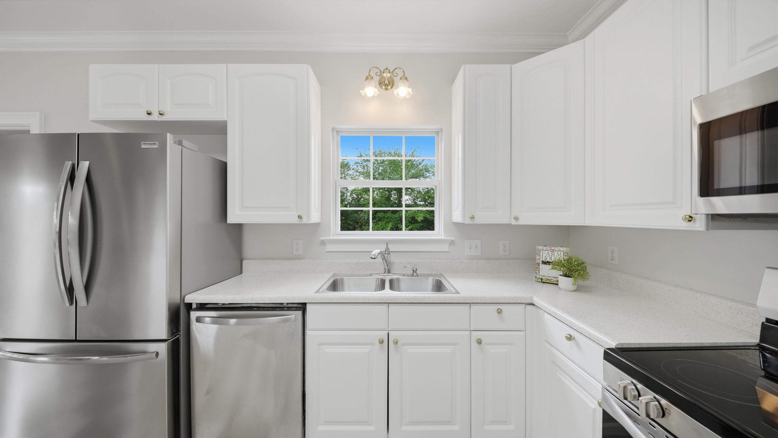 168 Windermere Lane NE