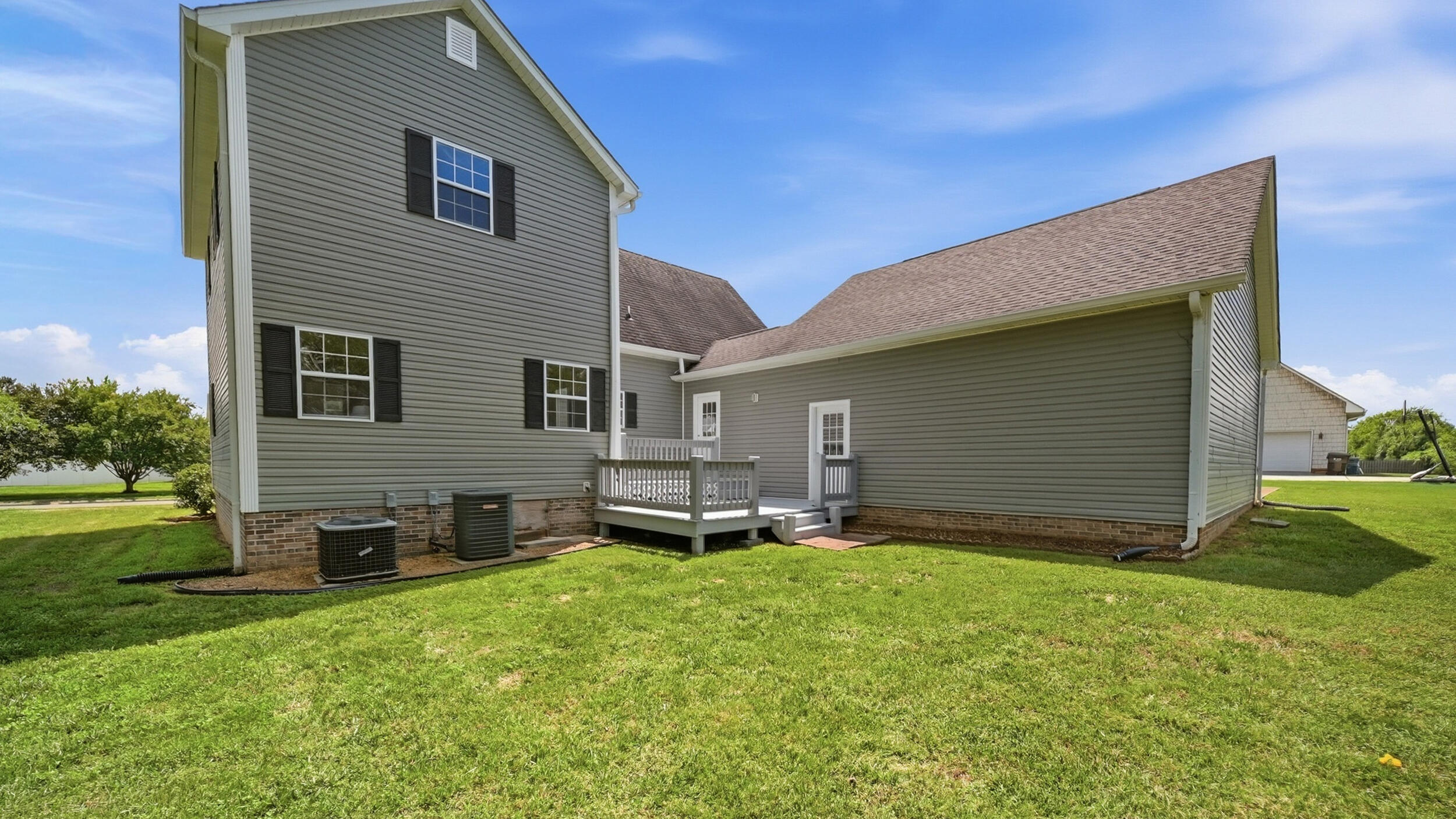 168 Windermere Lane NE