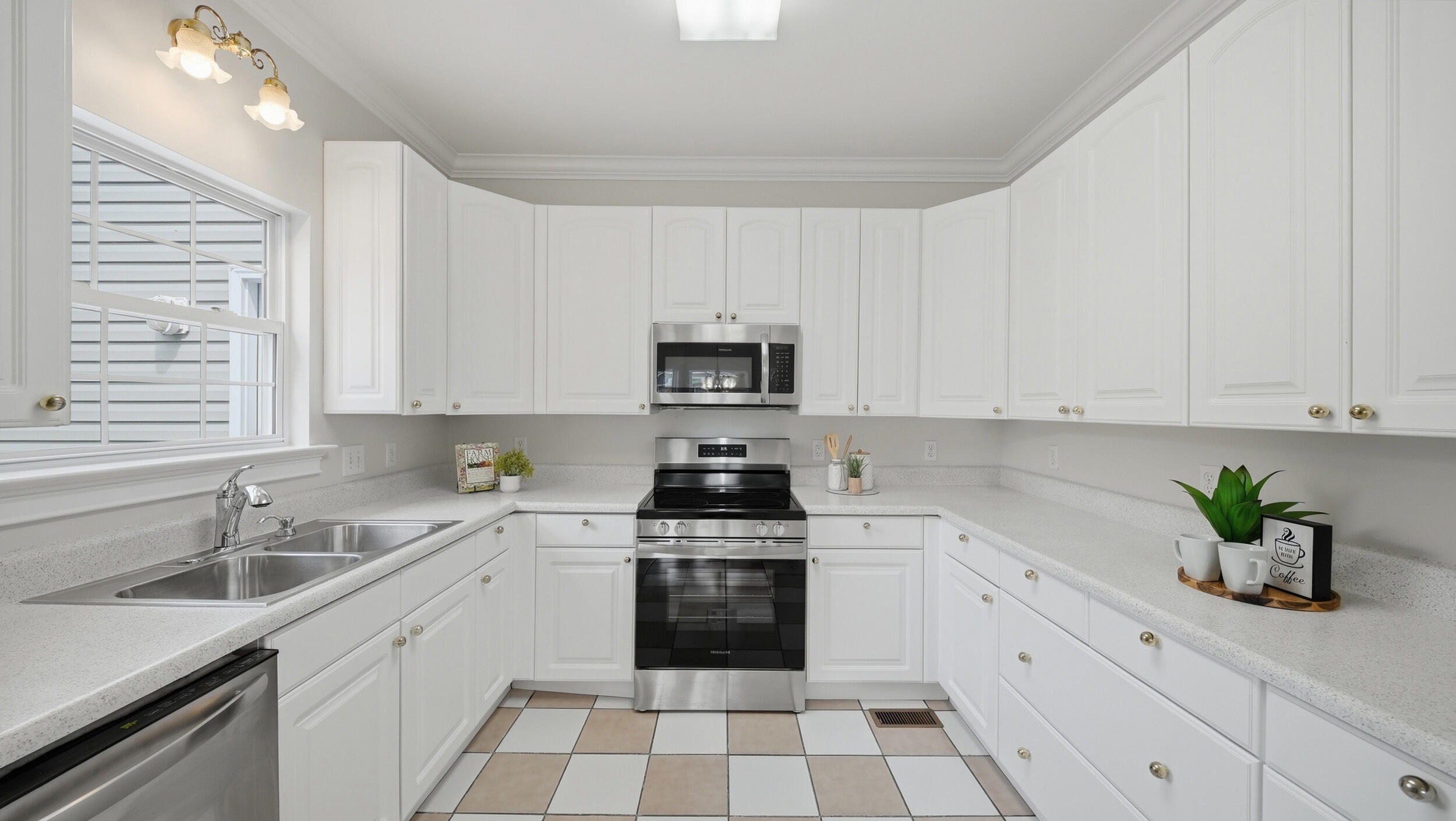 168 Windermere Lane NE