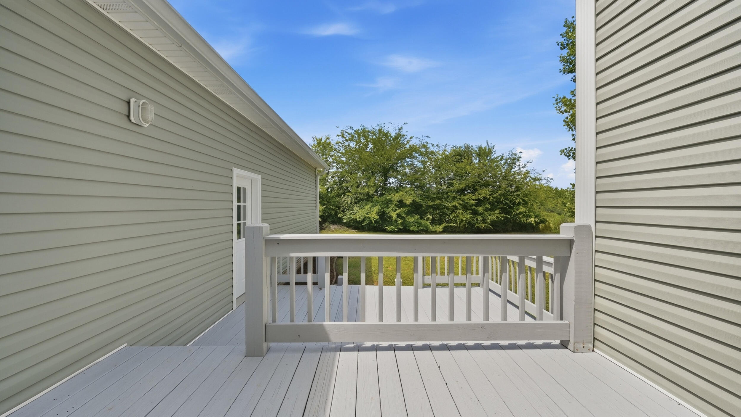 168 Windermere Lane NE