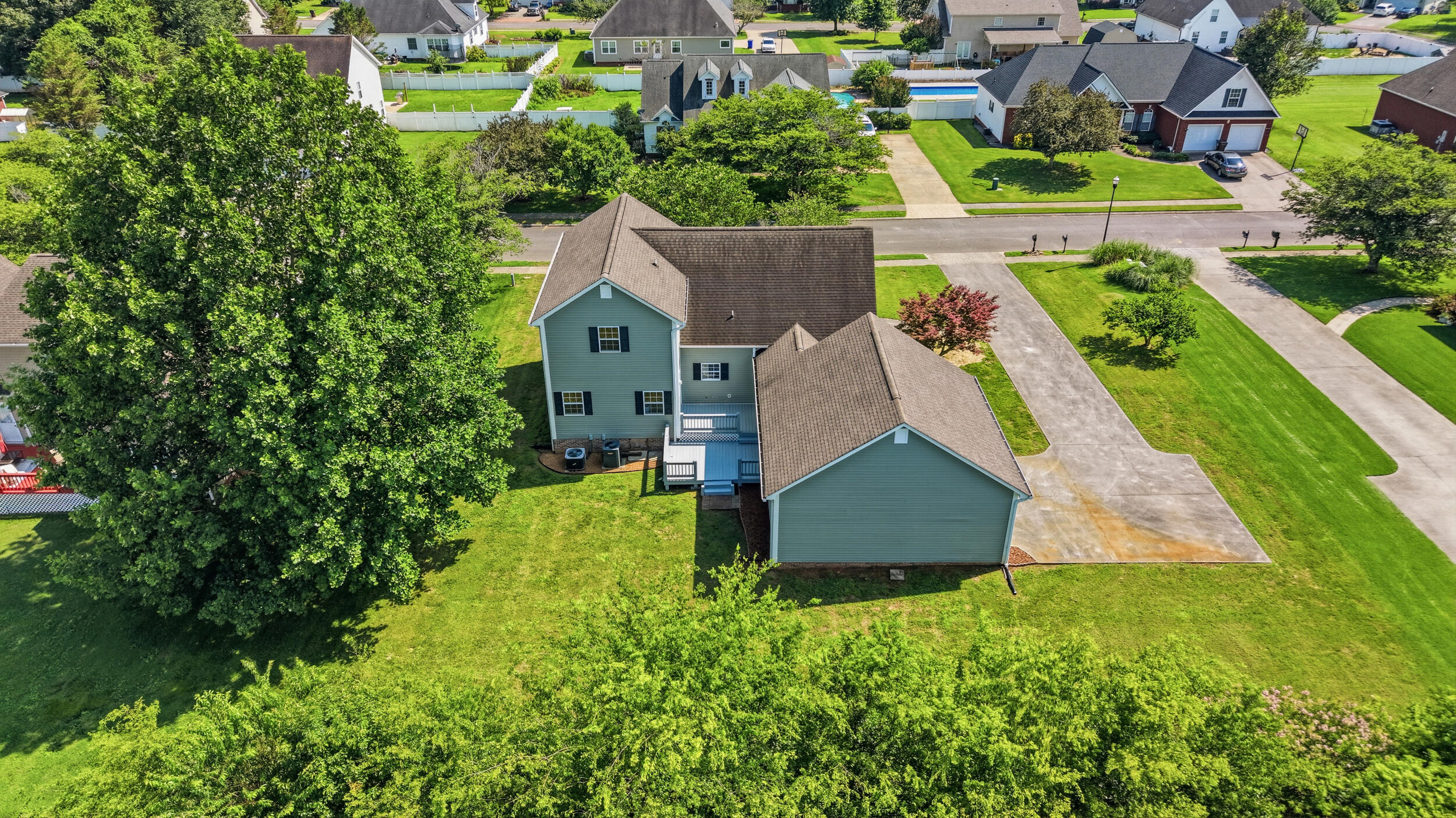 168 Windermere Lane NE