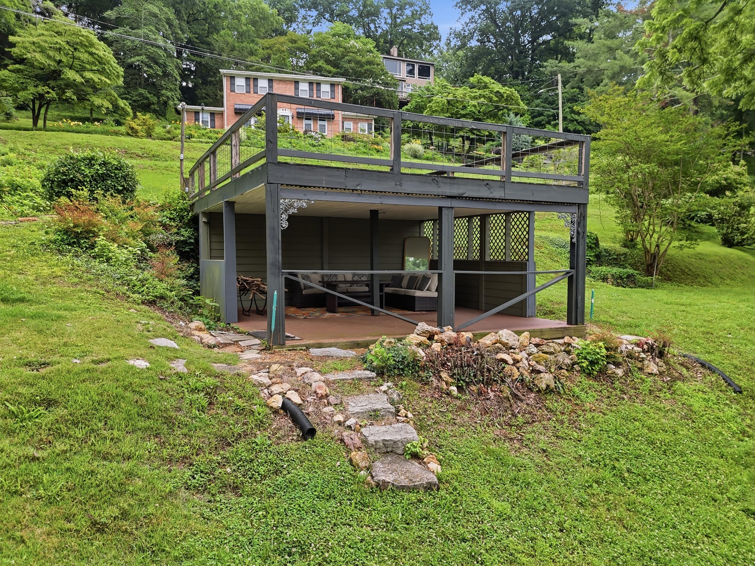 2100 Ridgewood Drive