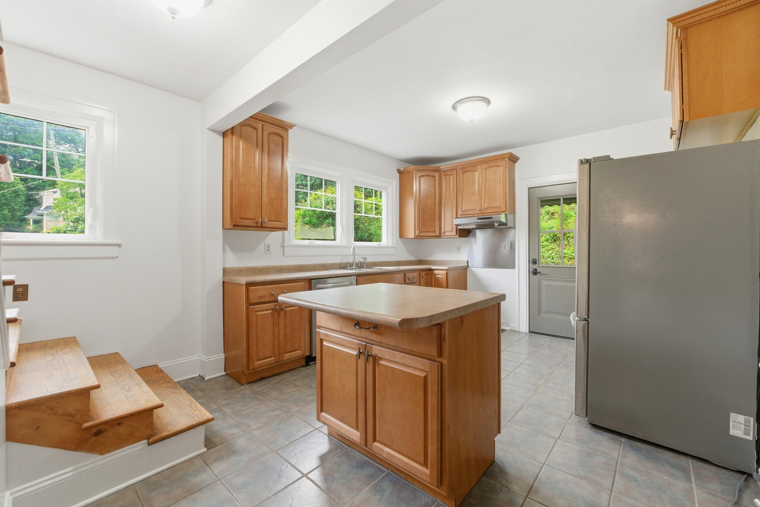 2100 Ridgewood Drive