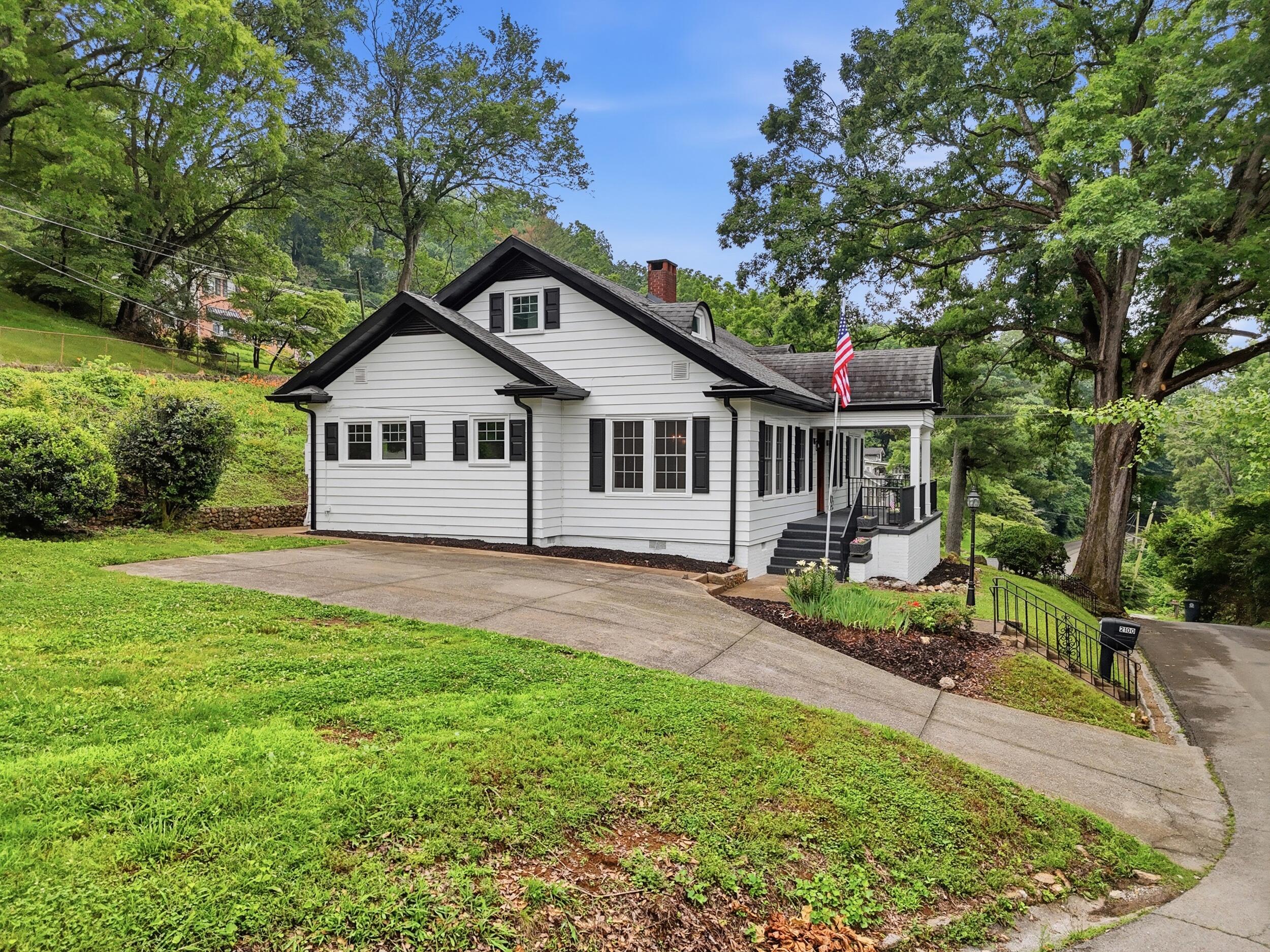 2100 Ridgewood Drive