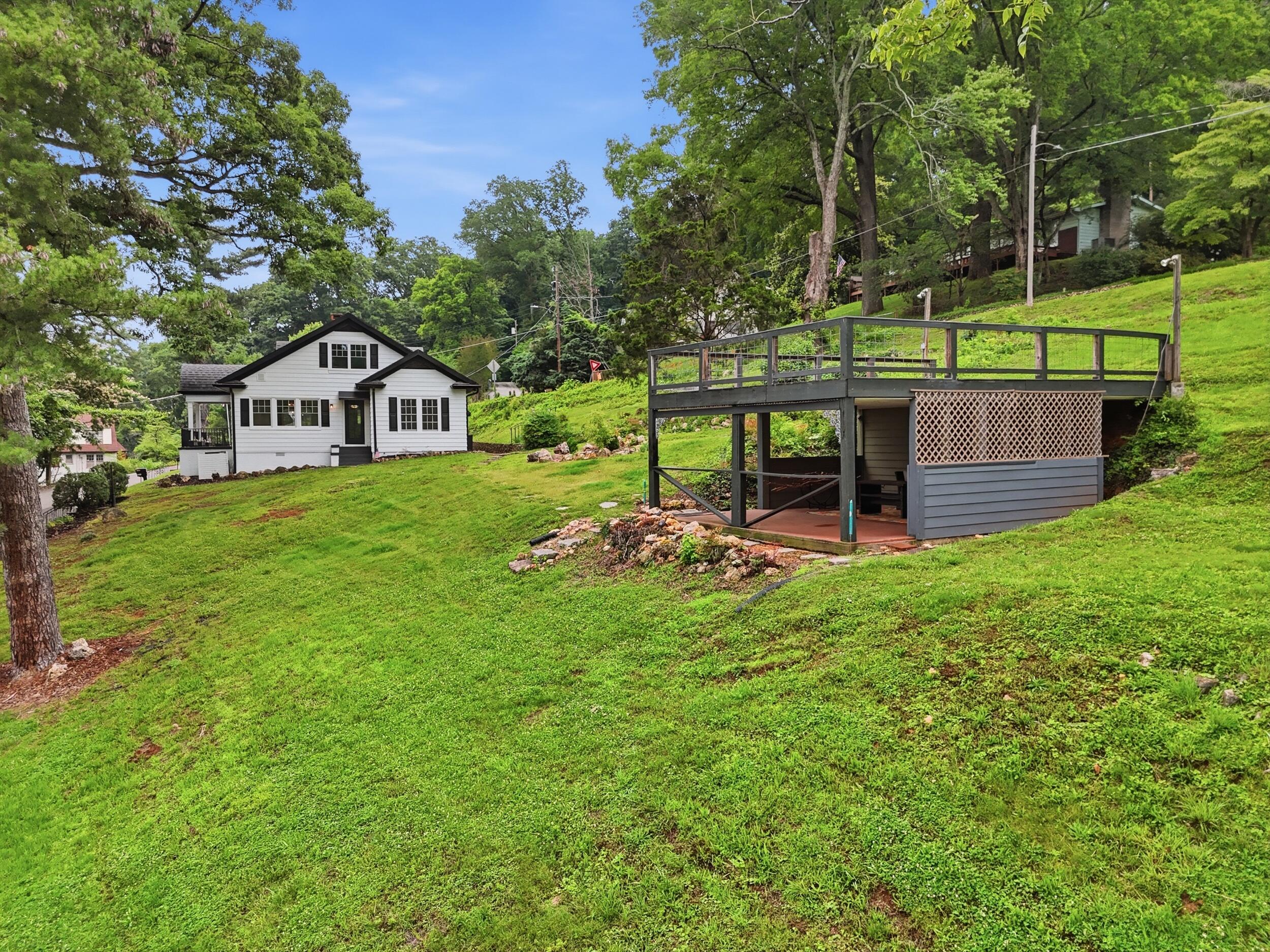 2100 Ridgewood Drive