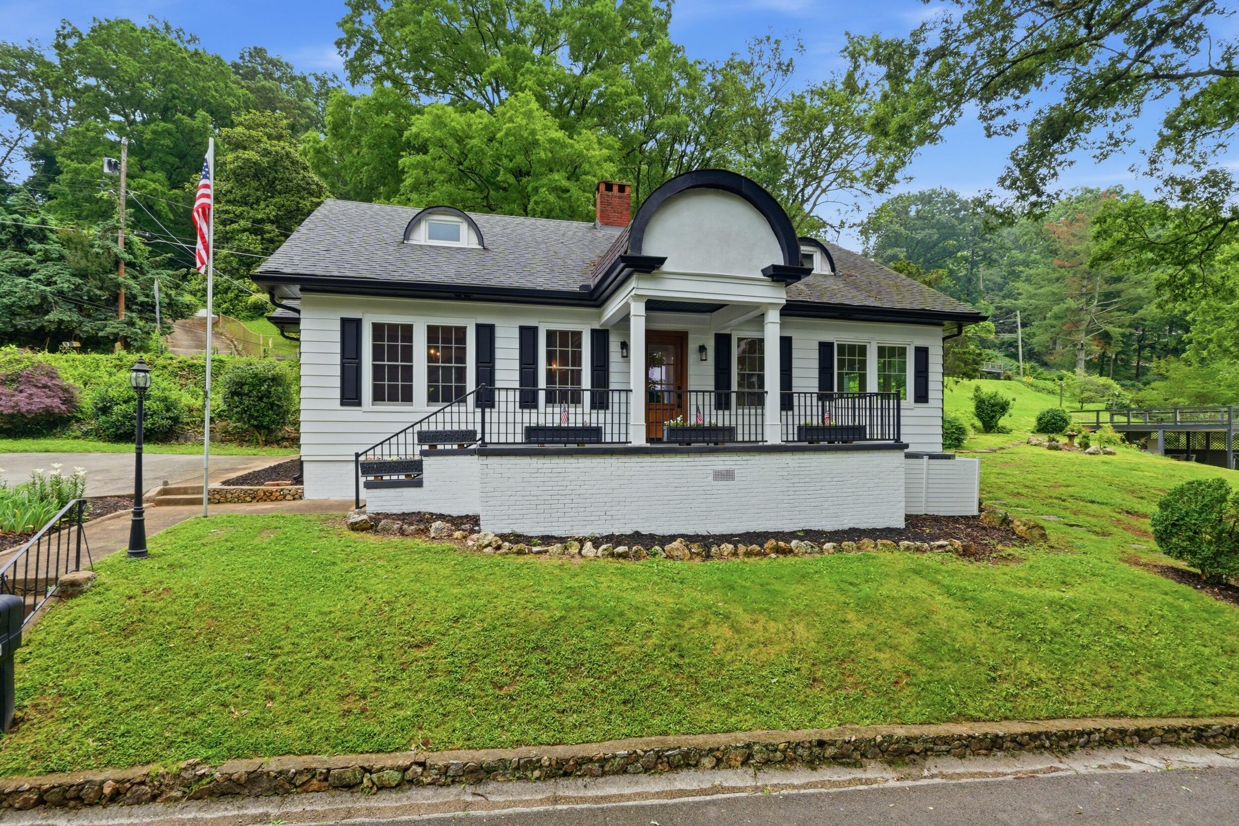 2100 Ridgewood Drive