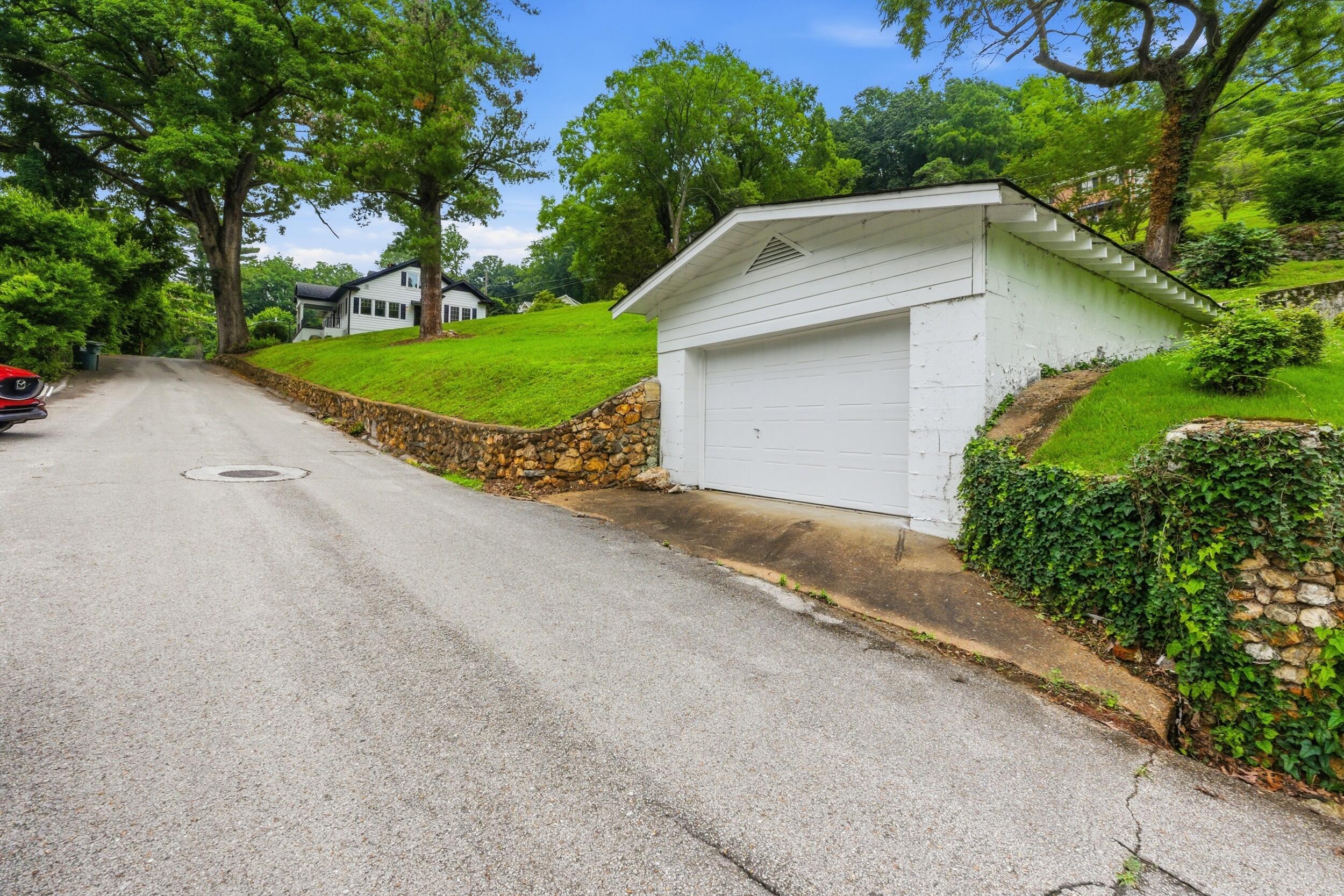 2100 Ridgewood Drive