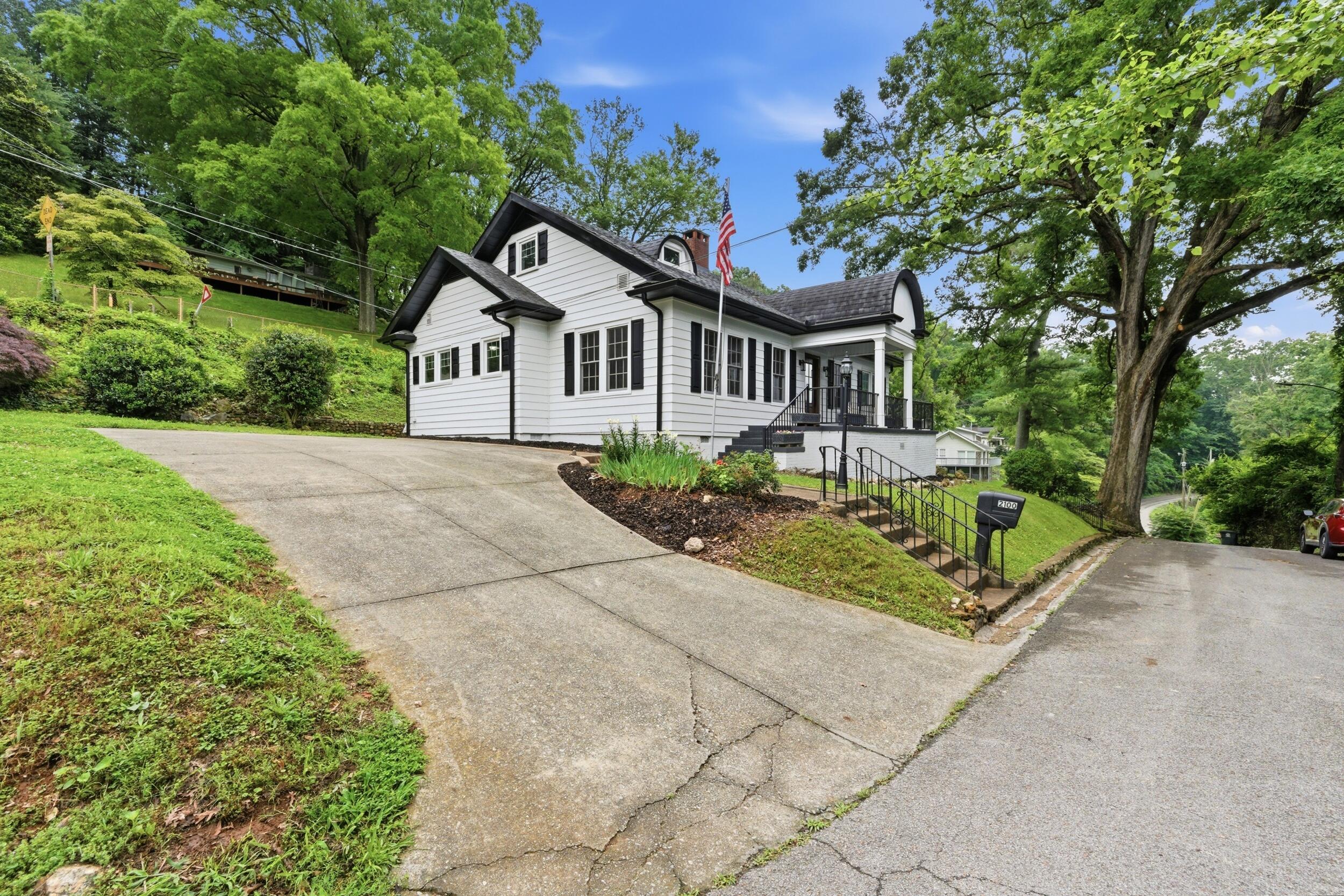 2100 Ridgewood Drive